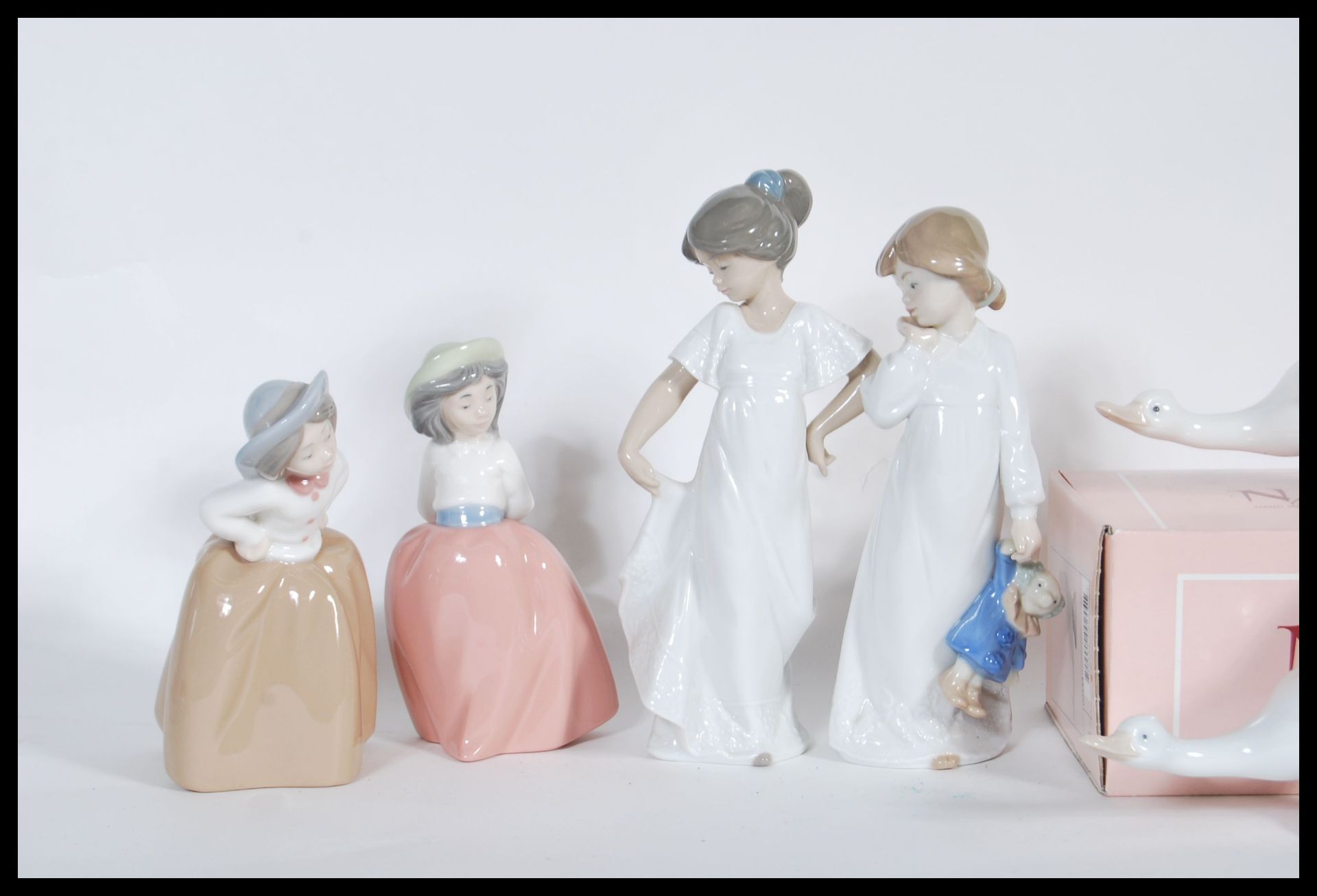 A collection of thirteen Nao by Lladro porcelain figurines to include five geese, one being - Bild 2 aus 6