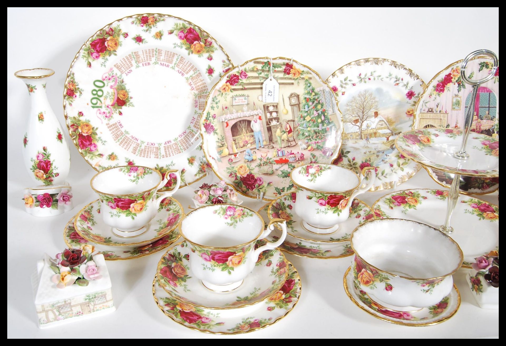 A Royal Albert Old Country Roses tea service consisting of cups, saucers, side plates, sugar bowl - Bild 2 aus 11