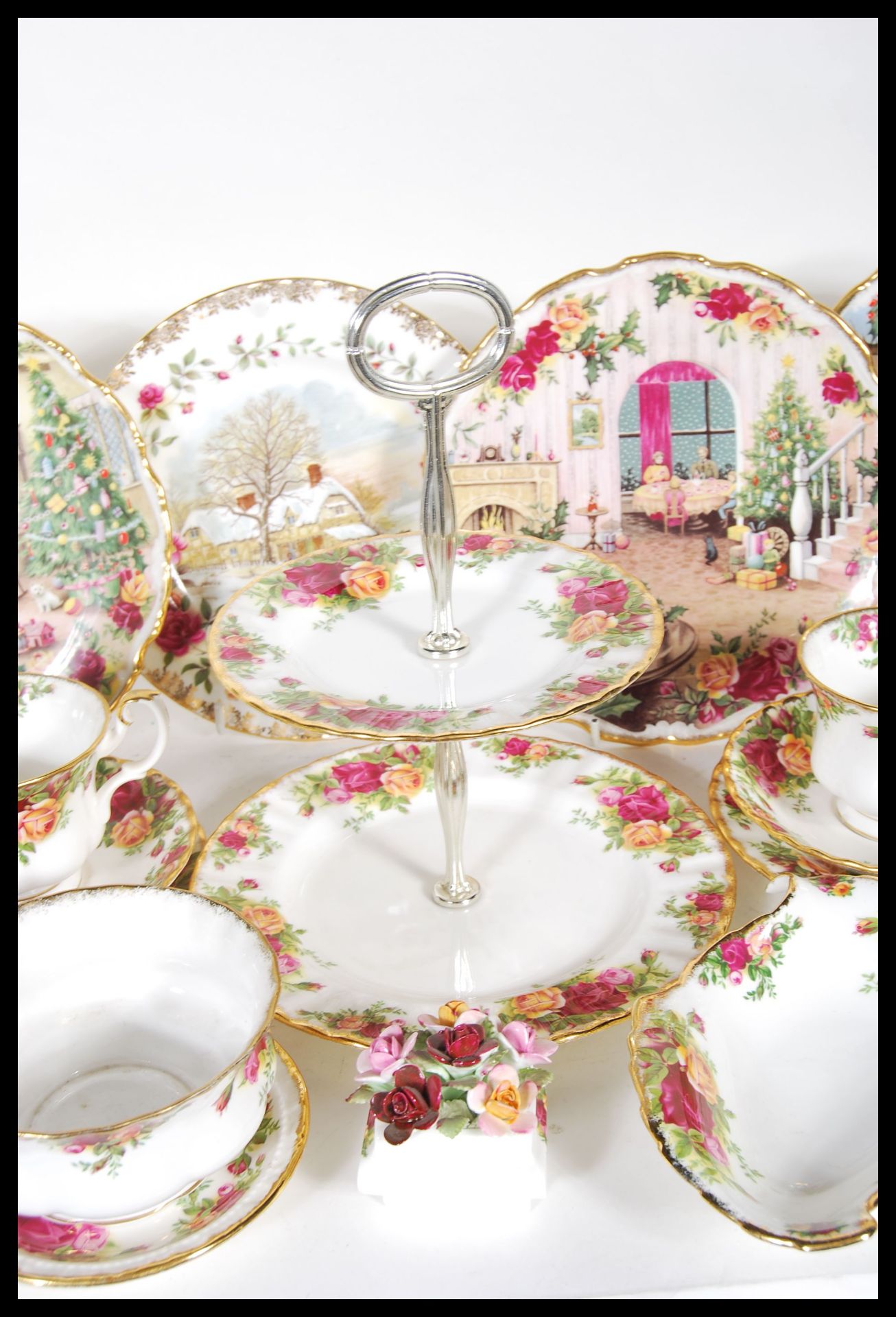 A Royal Albert Old Country Roses tea service consisting of cups, saucers, side plates, sugar bowl - Bild 4 aus 11