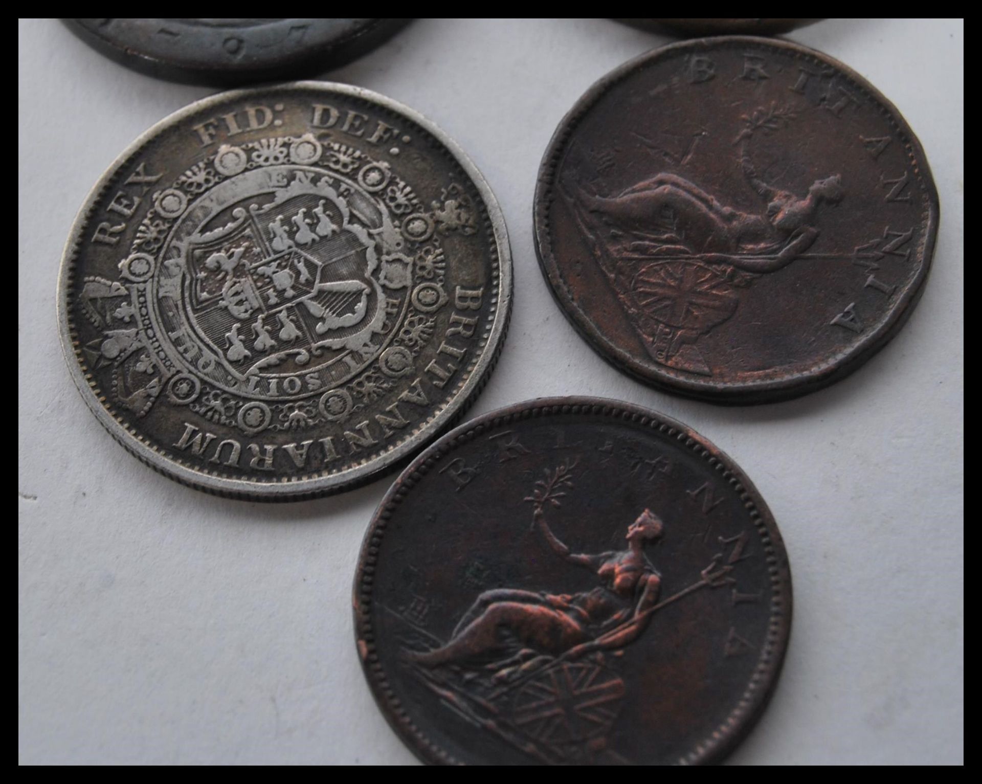 A collection of silver and copper coins dating from the 18th Century to include two 1787 George - Bild 13 aus 13