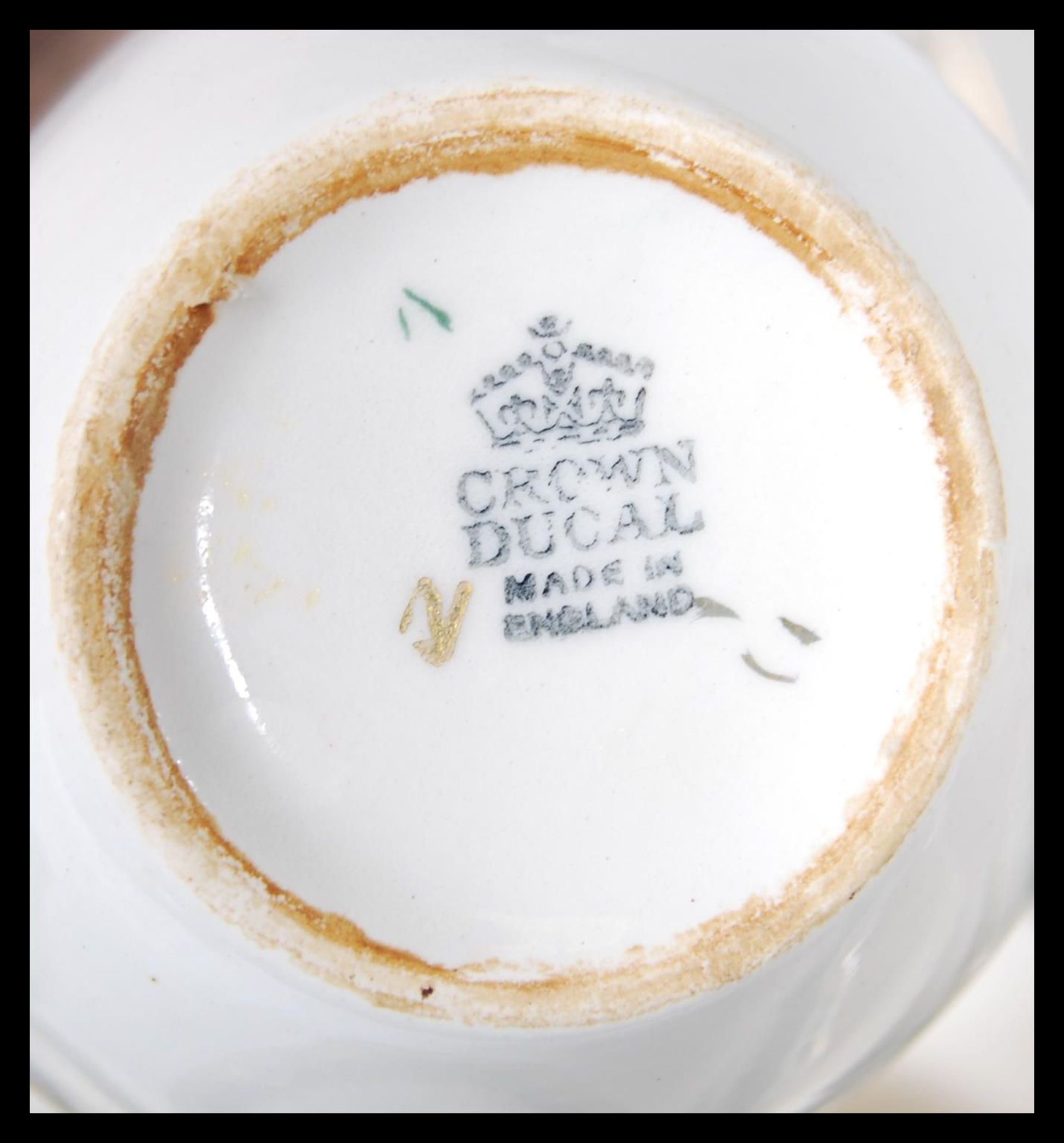 An extensive Crown Ducal dinner service in the 'Chatsworth' pattern containing dinner plates, side - Bild 11 aus 11