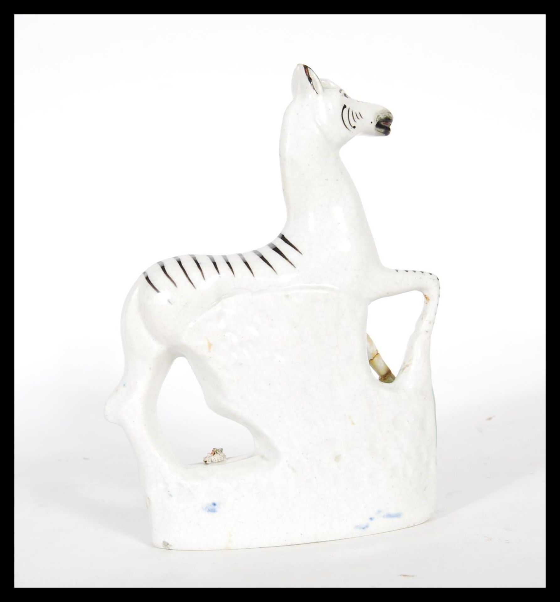 A 19th Century Victorian Staffordshire flatback figure of a zebra raised on a naturalistic plinth - Bild 3 aus 6