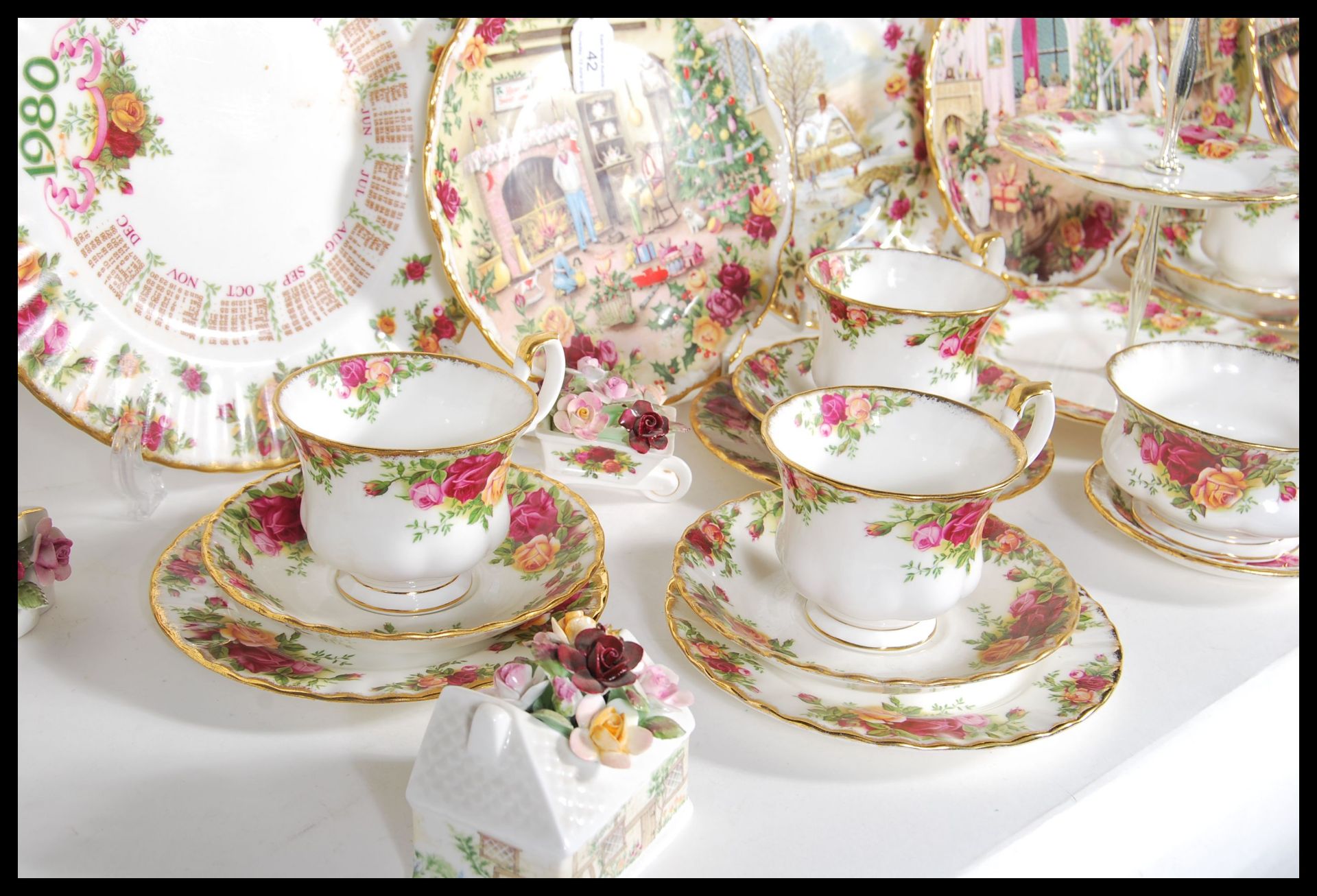 A Royal Albert Old Country Roses tea service consisting of cups, saucers, side plates, sugar bowl - Bild 10 aus 11