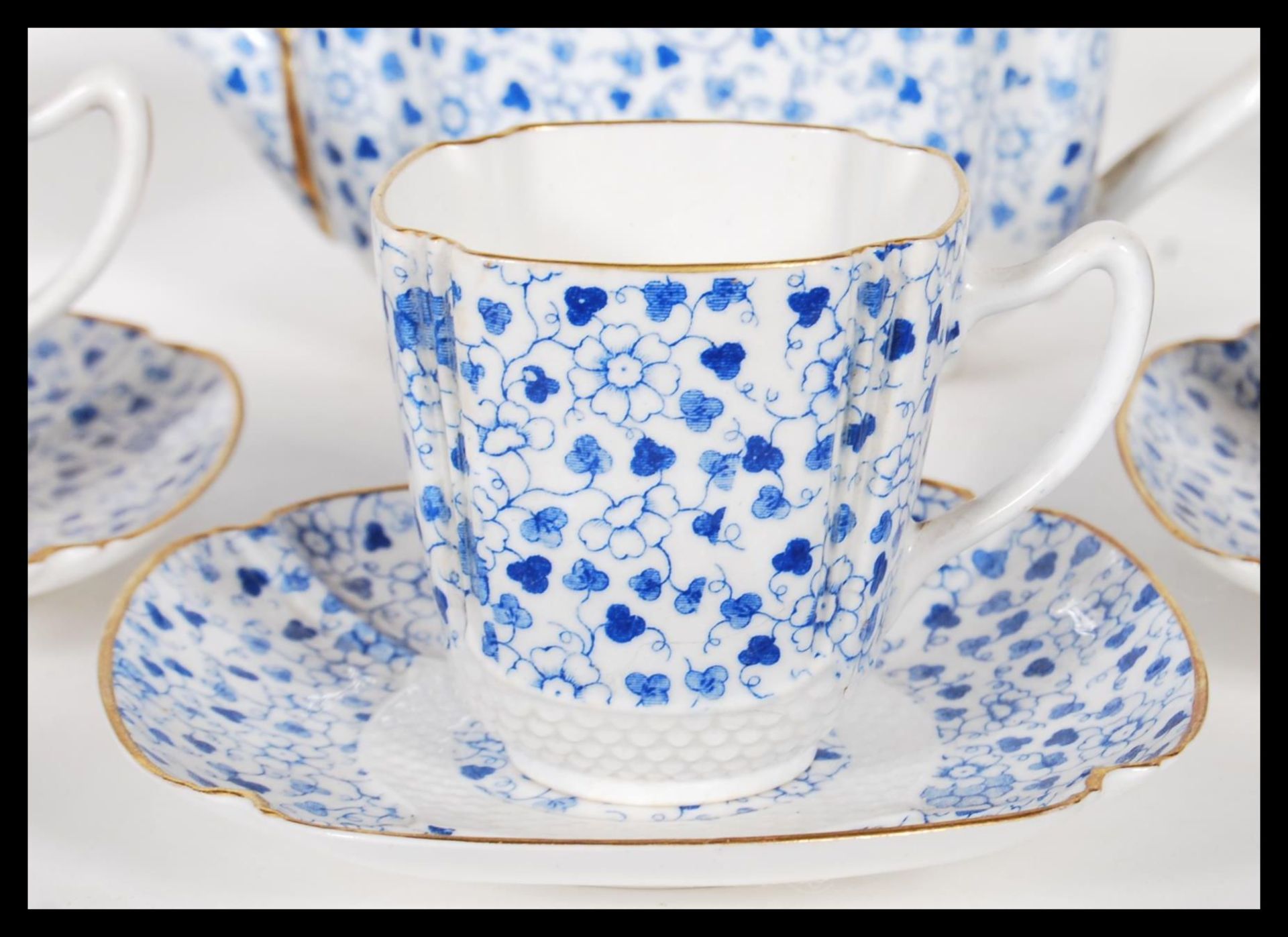 A late 19th Century Copeland Spode coffee set having blue floral design on white ground and gilt - Bild 2 aus 7