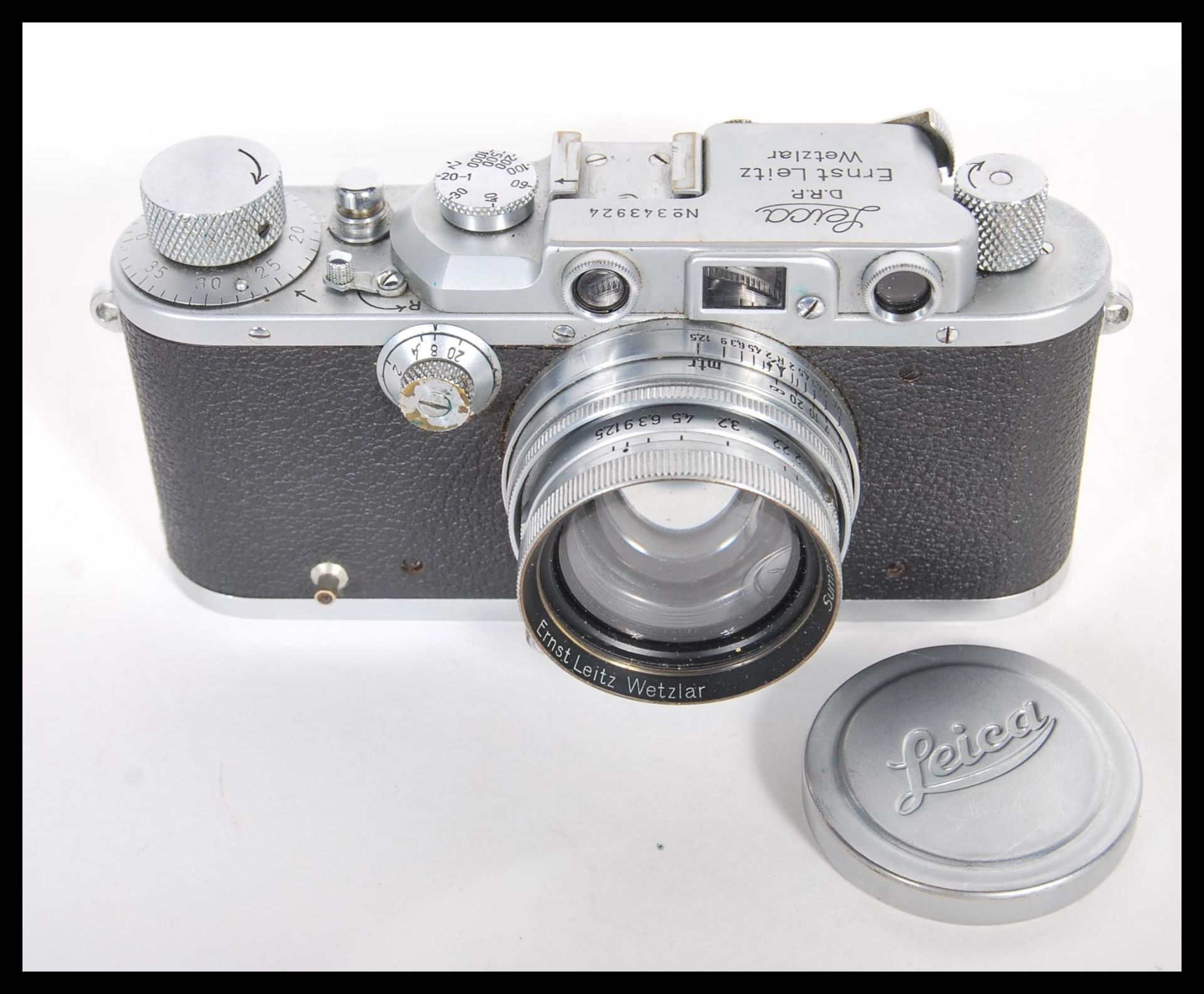 A Leica lll D.P.R Rangefinder chrome camera by Ernst Leitz Wetzlar Germany, Serial number 343924. - Bild 2 aus 7