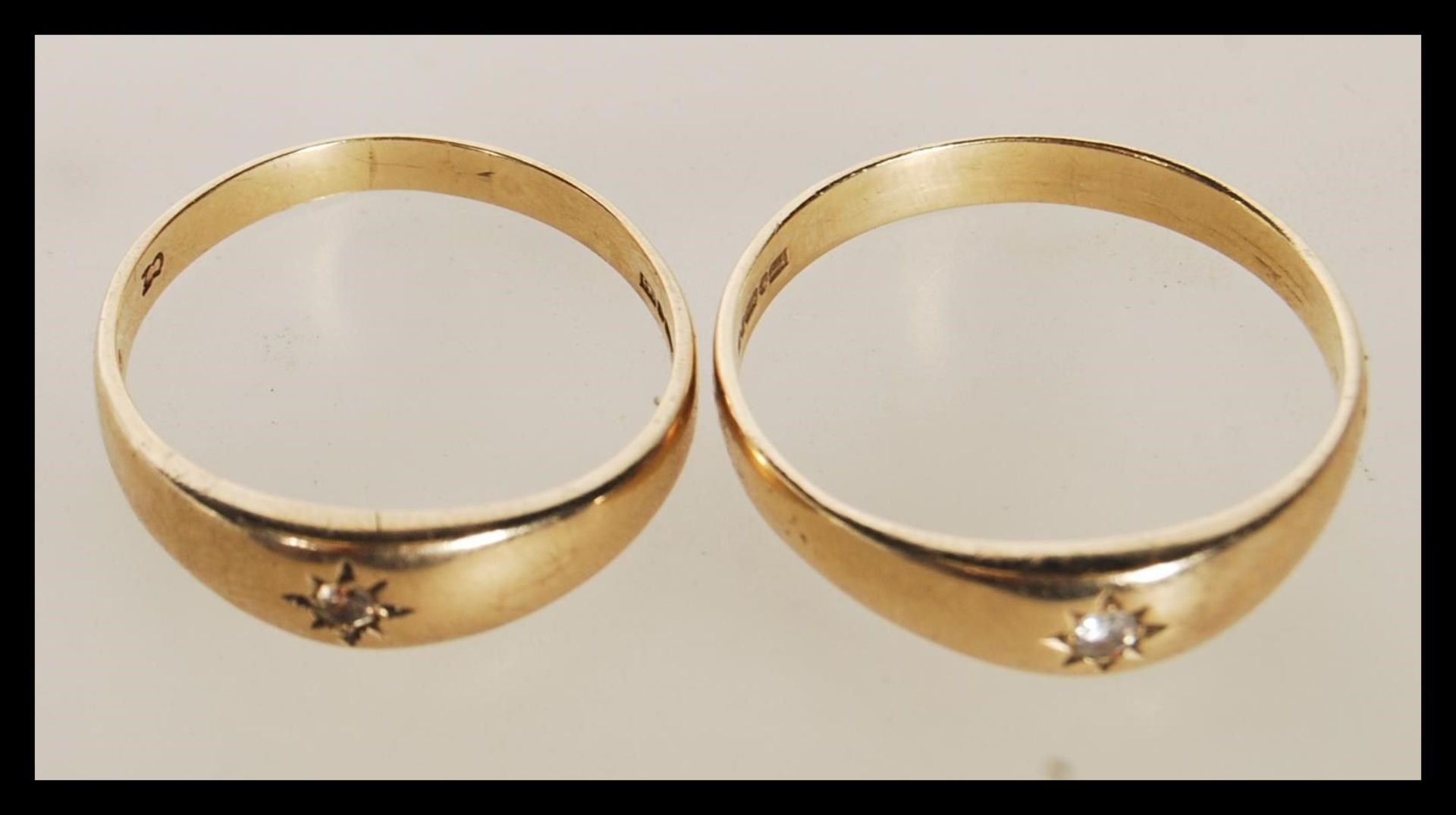Two matching hallmarked 9ct gold rings both being gypsy set with cubic zirconia stones. Both - Bild 4 aus 8