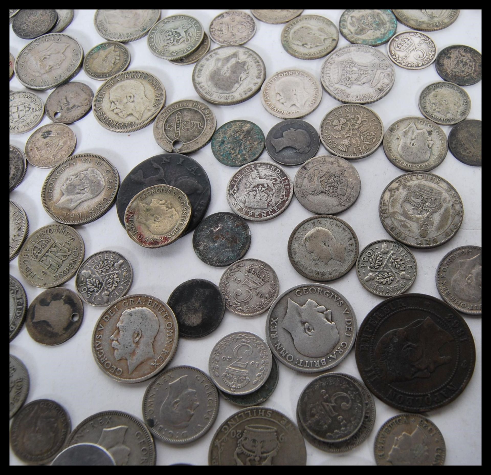 A collection of silver and copper coins dating from the 18th Century to include two 1787 George - Bild 6 aus 13