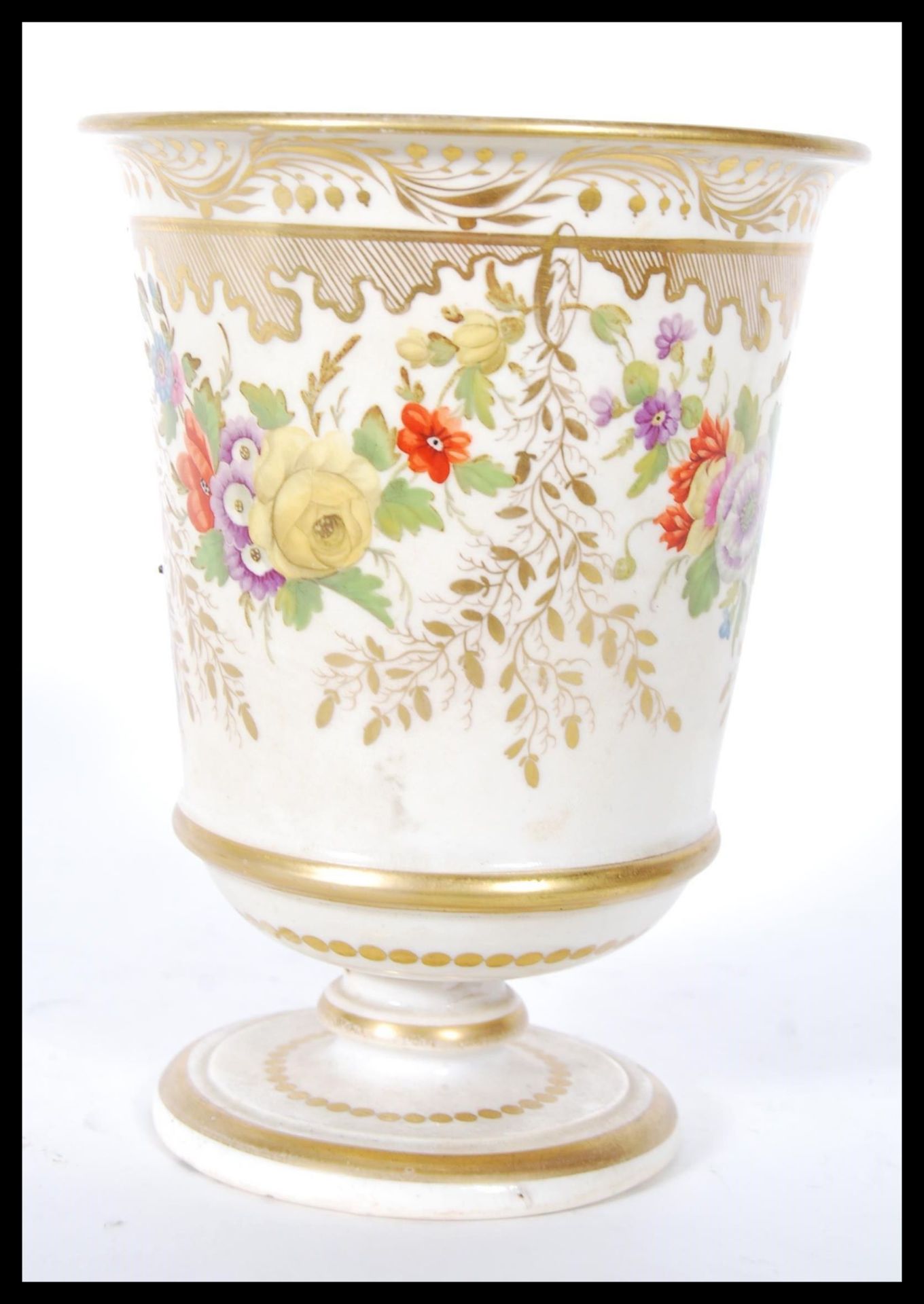 A 19th Century French Sevres ceramic goblet having hand painted floral sprays coloured in pinks - Bild 2 aus 7