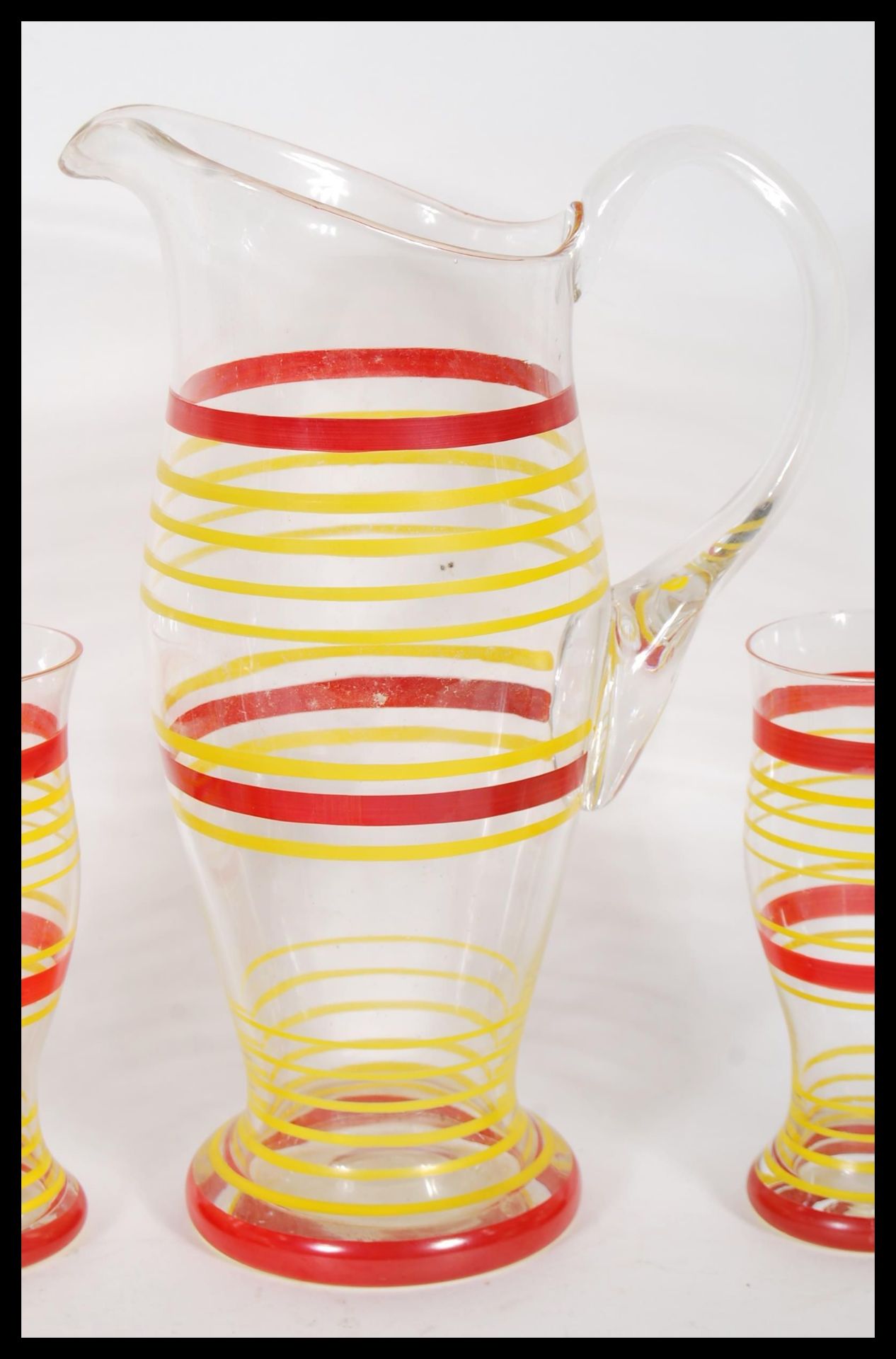 A retro mid 20th Century glass lemonade set having red and yellow striped decoration comprising of - Bild 3 aus 4