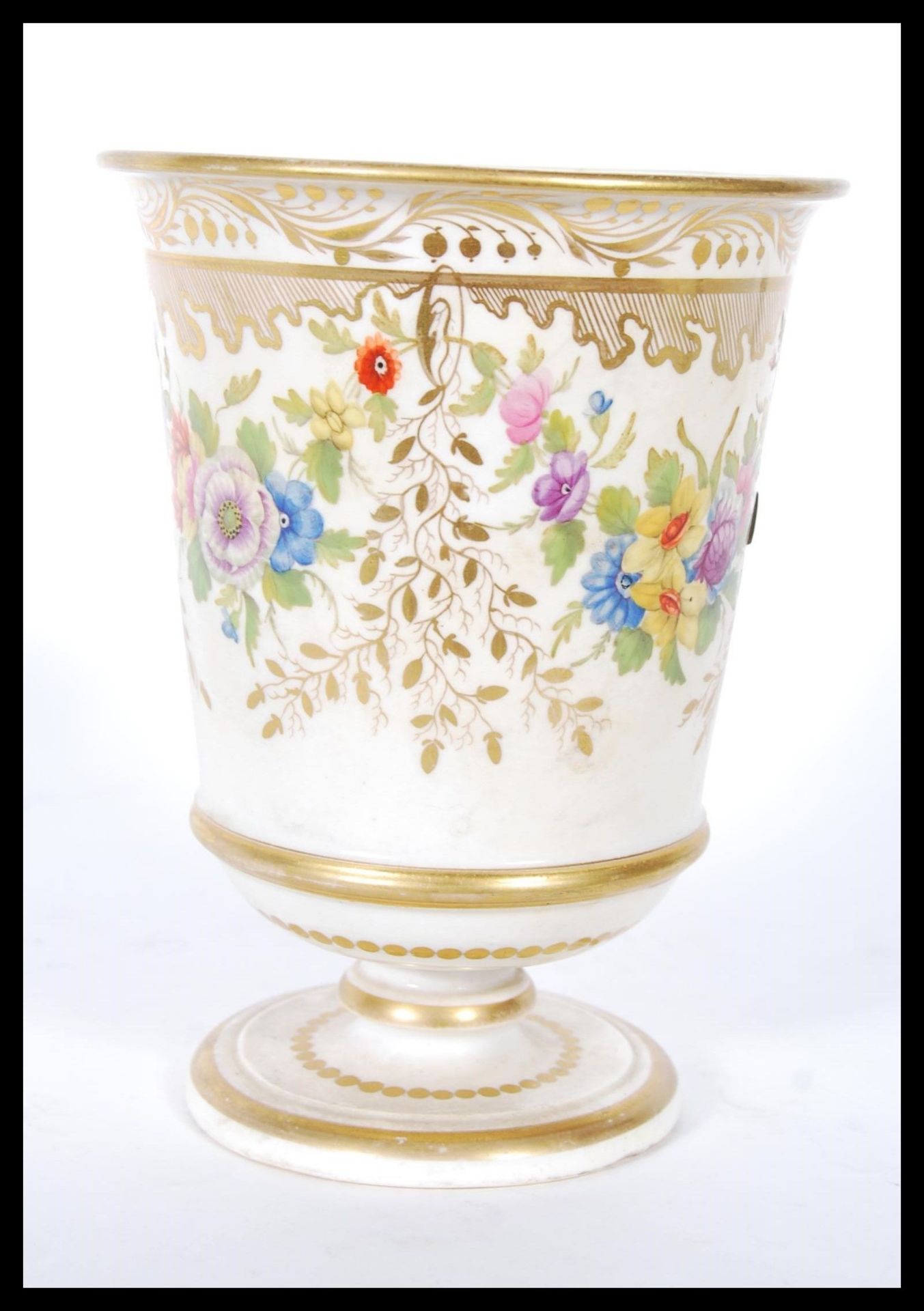 A 19th Century French Sevres ceramic goblet having hand painted floral sprays coloured in pinks - Bild 5 aus 7