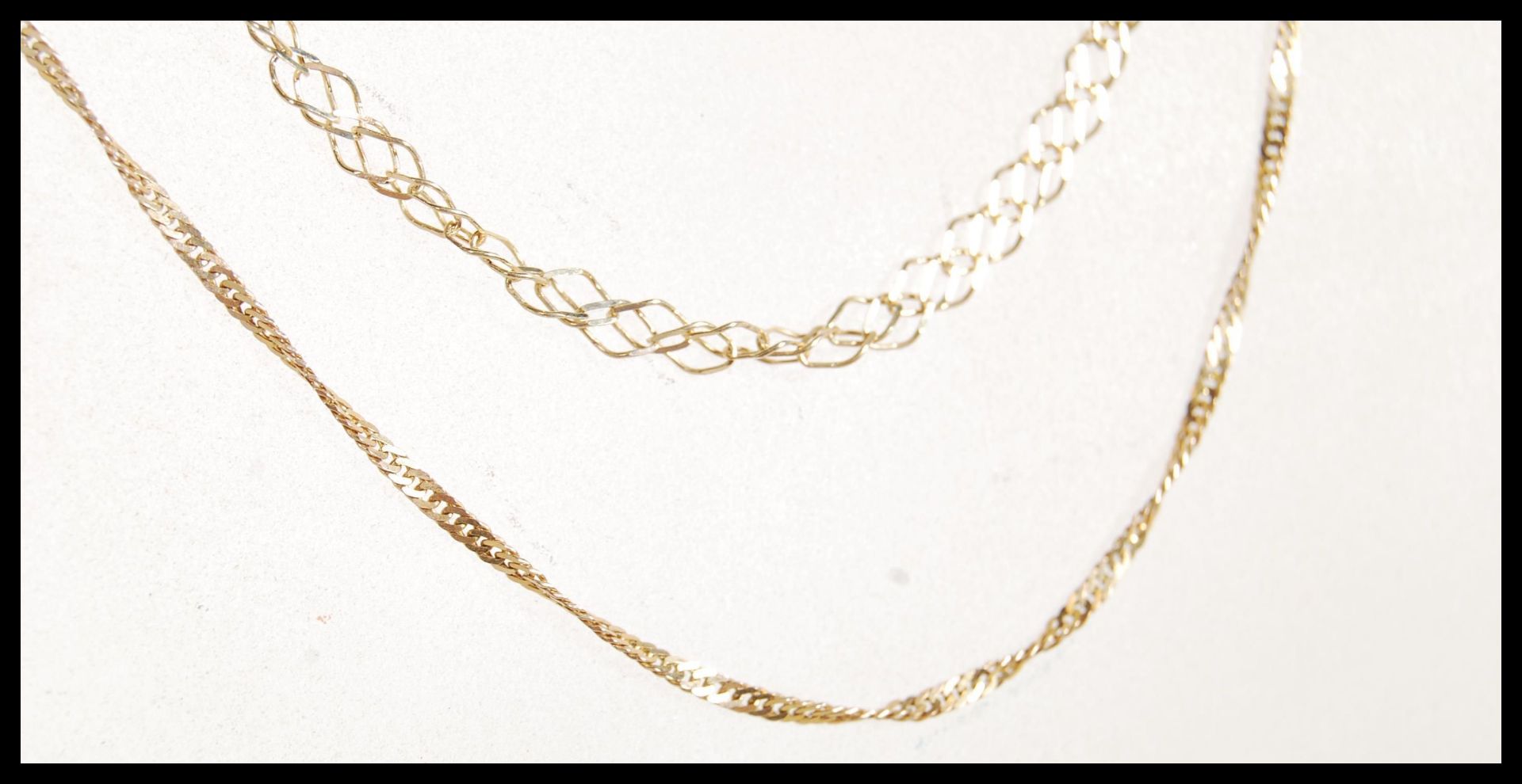 Two stamped 375 9ct gold necklace chains to include a fine link necklace chain along with a - Bild 4 aus 6