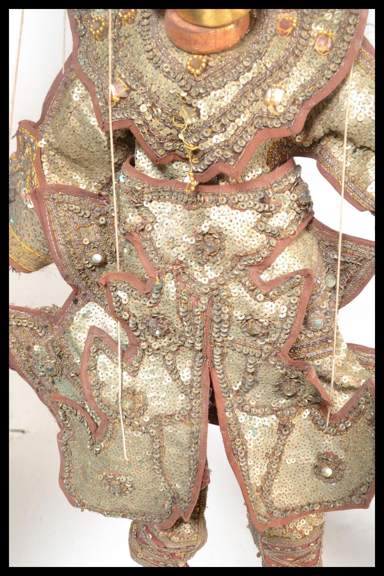 A Vintage Antique Thai string wooden puppet, wearing sequin garments having gilt finish to hands, - Bild 5 aus 5