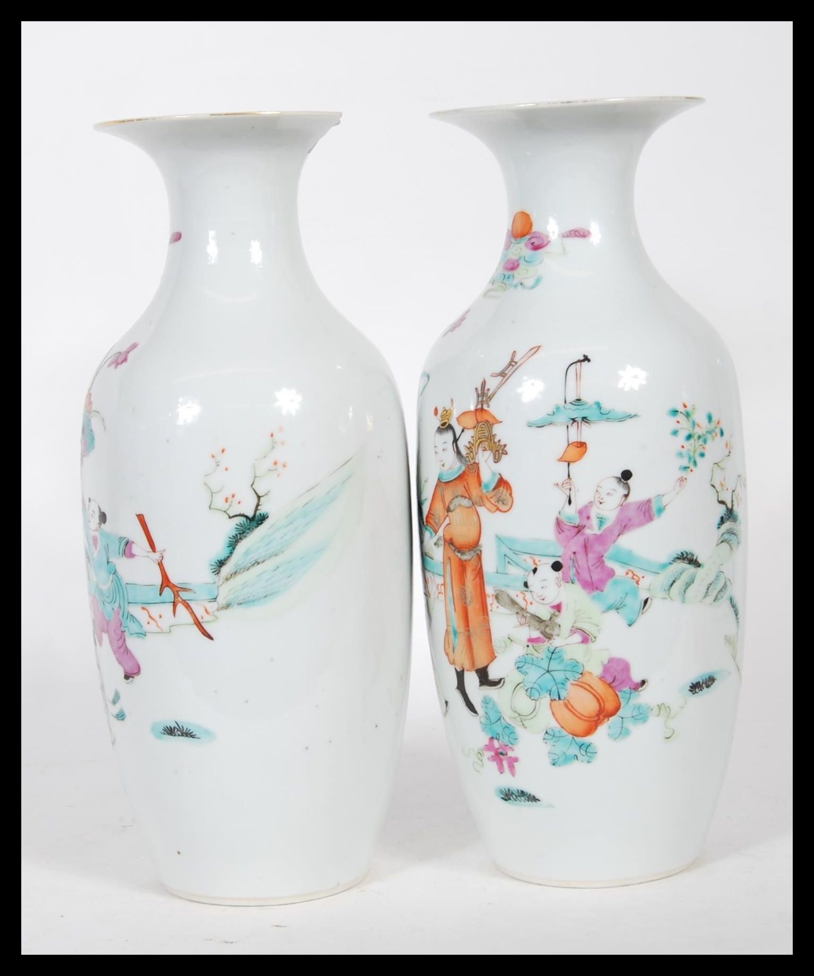 A matching pair of early 20th Century vases of baluster form, being hand painted decorated in - Bild 6 aus 6