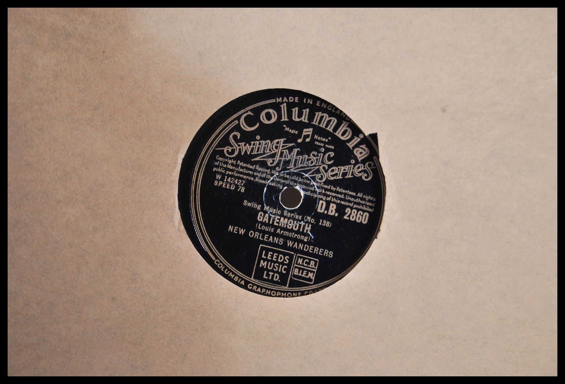 A collection 0f cased Jazz and Blues 78 RPM records to include, Louis Armstrong Gatemouth and - Bild 6 aus 9