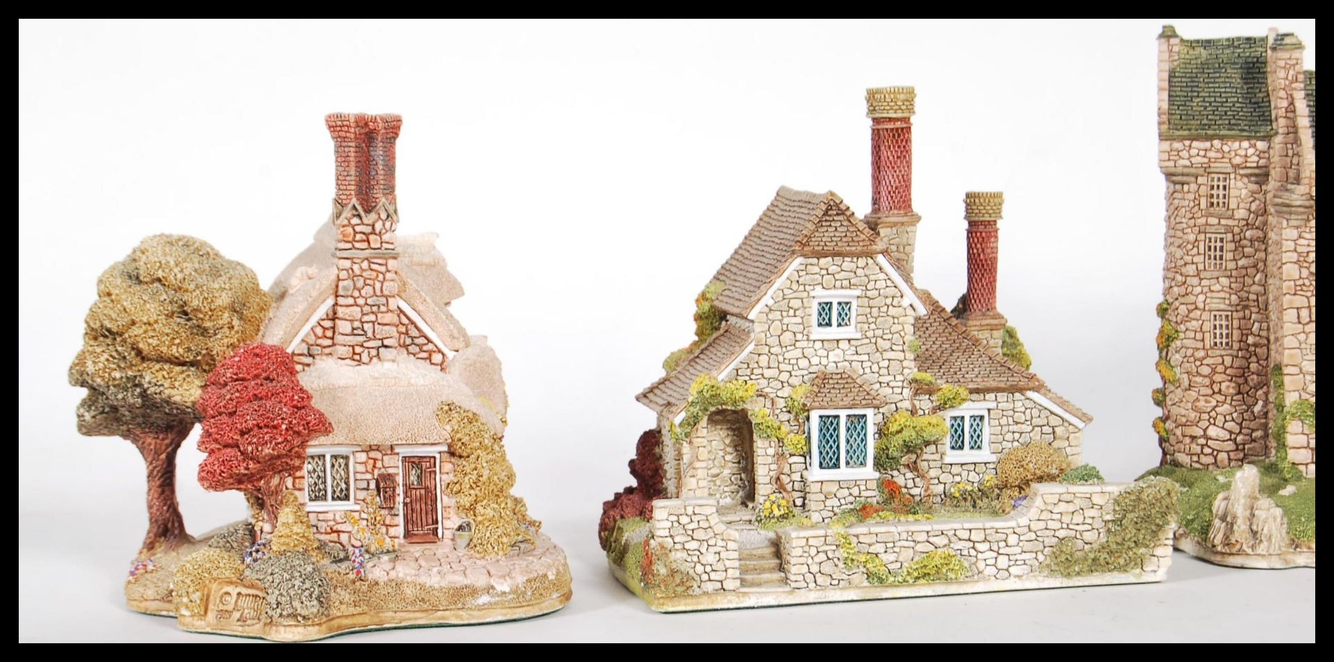 A collection of Lilliput Lane ornaments to include, Cobblers Cottage, Diamond Cottage, Vine Cottage, - Bild 2 aus 8