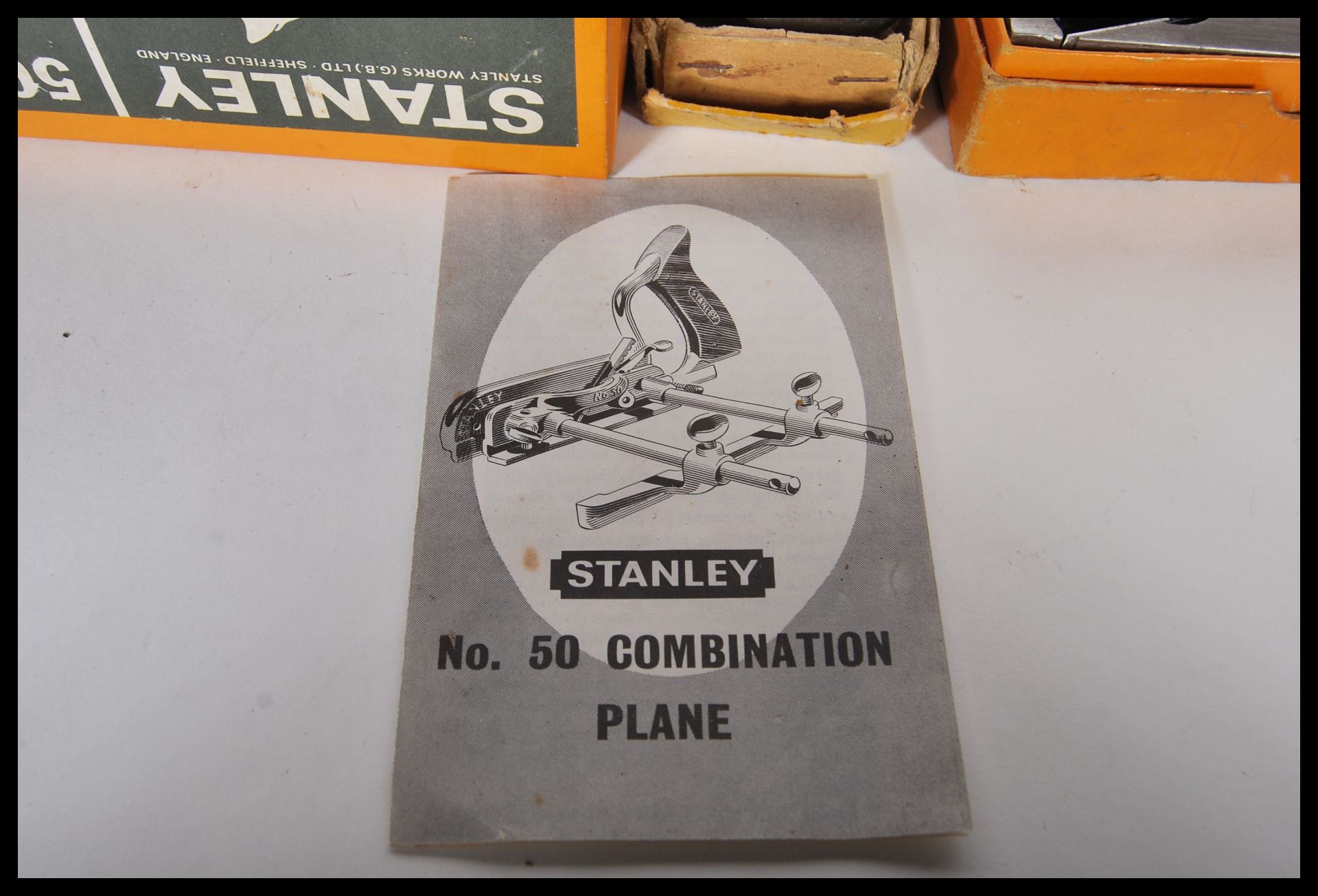 A 20th Century Stanley Combination plane No.50 complete with cutting tools shaving deflector and - Bild 2 aus 5