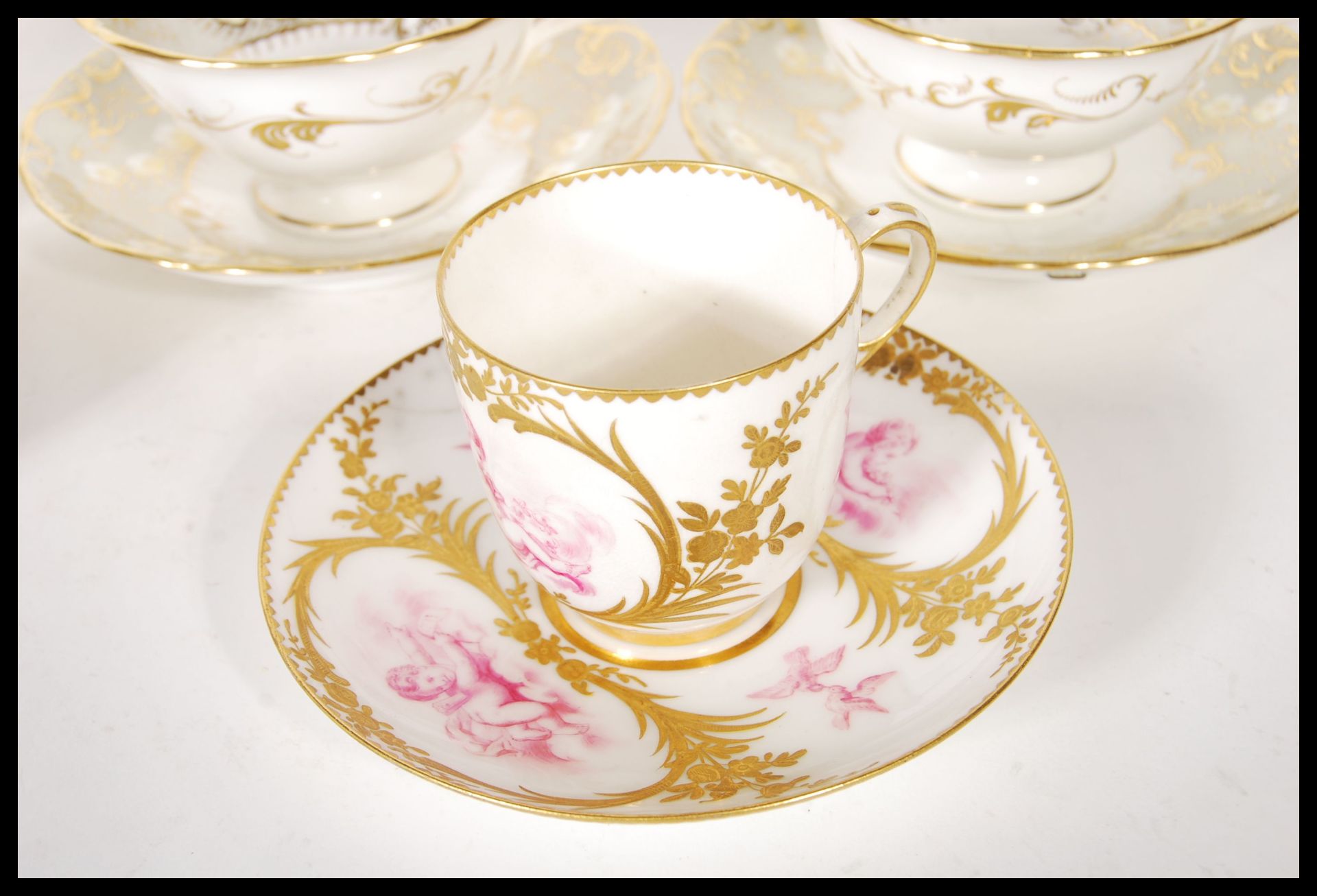 A set of four 19th/20th Century Davenport hand painted cabinet cups and saucers, together with a - Bild 7 aus 21