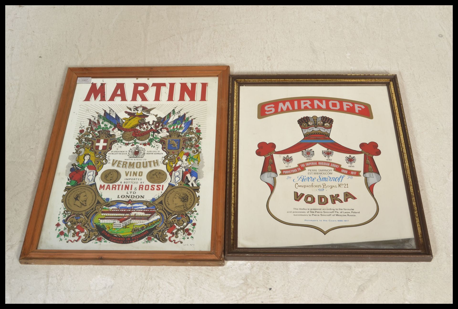 Two 20th Century pub advertising mirrors, one being for Martini Vermouth vino set within a pine - Bild 4 aus 4