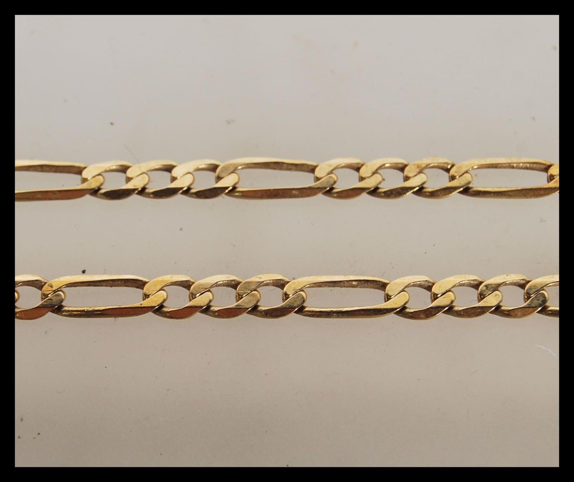 A 9ct gold triple link necklace chain set with lobster clasp being stamped 375. Length 17.5" / - Bild 3 aus 5