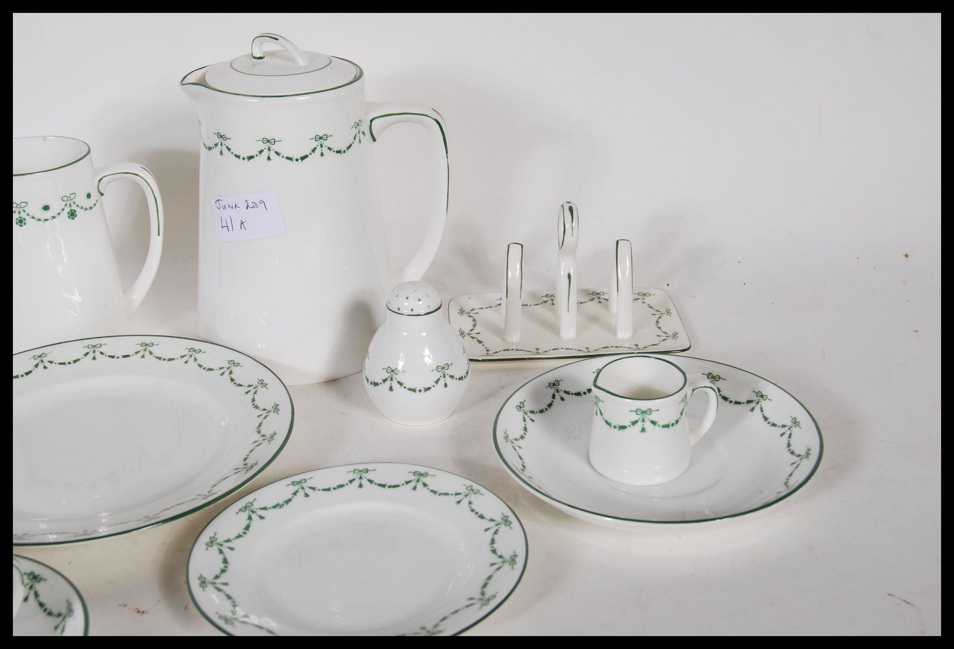 An early 20th Century Foley China breakfast service, pattern number 0387 decorated with green laurel - Bild 7 aus 8