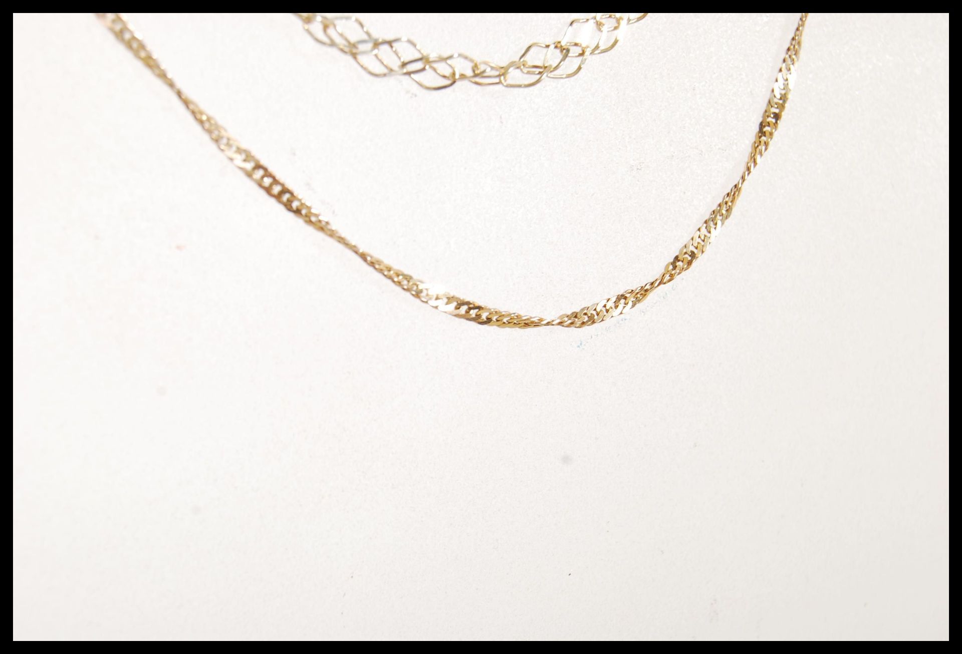 Two stamped 375 9ct gold necklace chains to include a fine link necklace chain along with a - Bild 3 aus 6