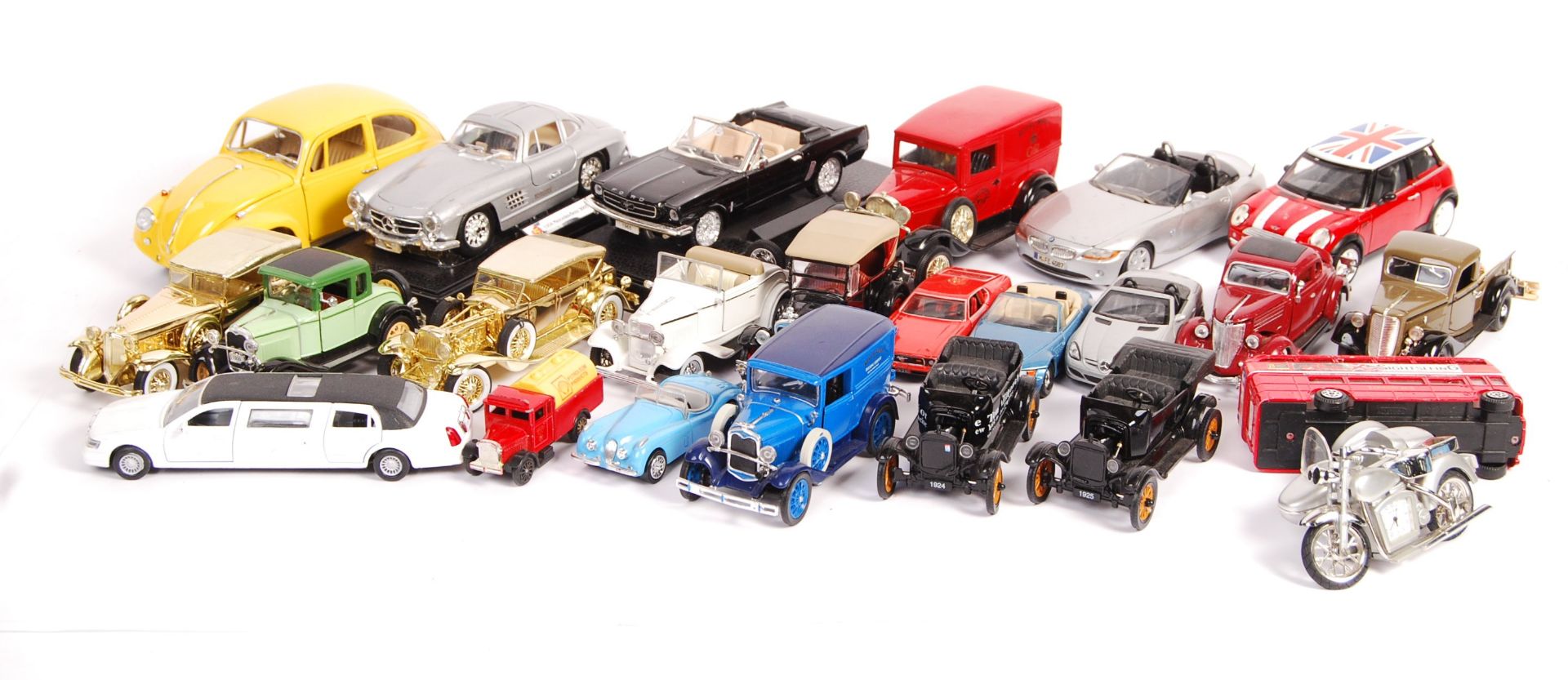 COLLECTION OF LOOSE LARGER SCALE DIECAST MODELS