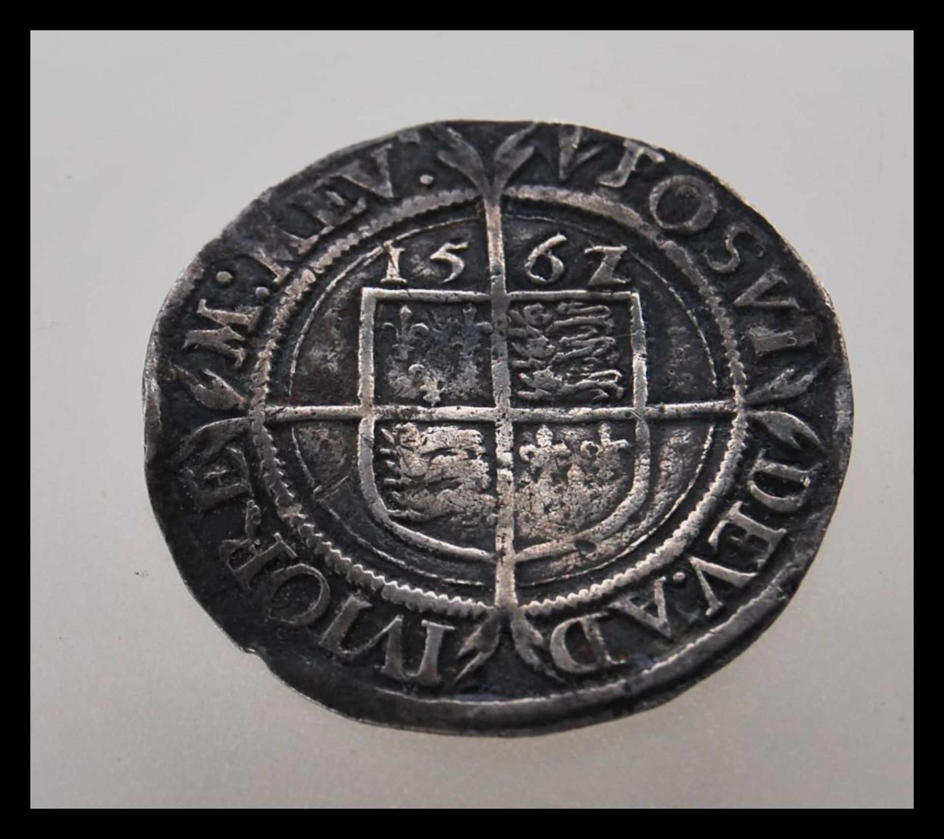 A hammered 16th Century Elizabethan coin , believed to be a silver sixpence, dated 1562 having a - Bild 2 aus 3