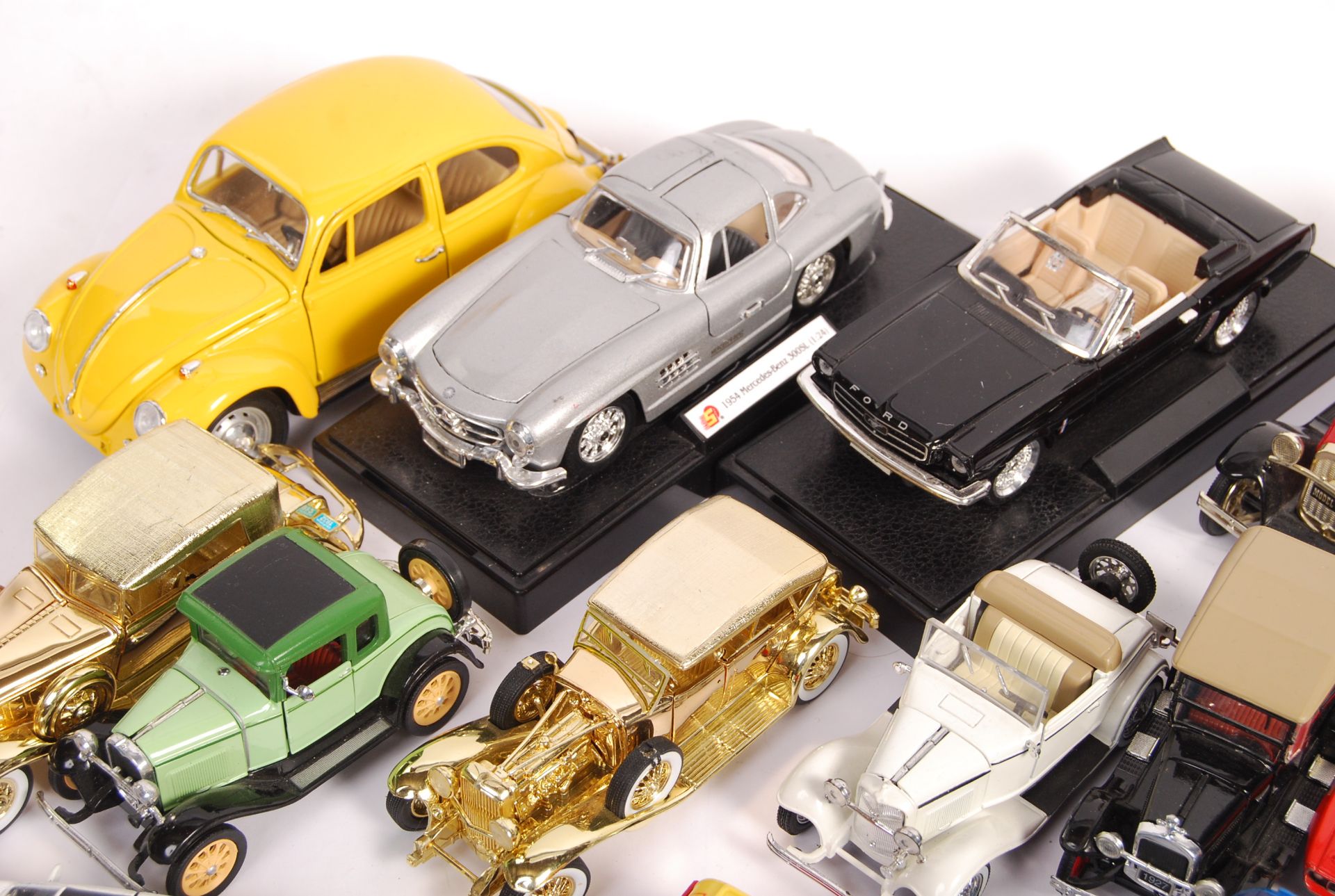 COLLECTION OF LOOSE LARGER SCALE DIECAST MODELS - Bild 2 aus 3