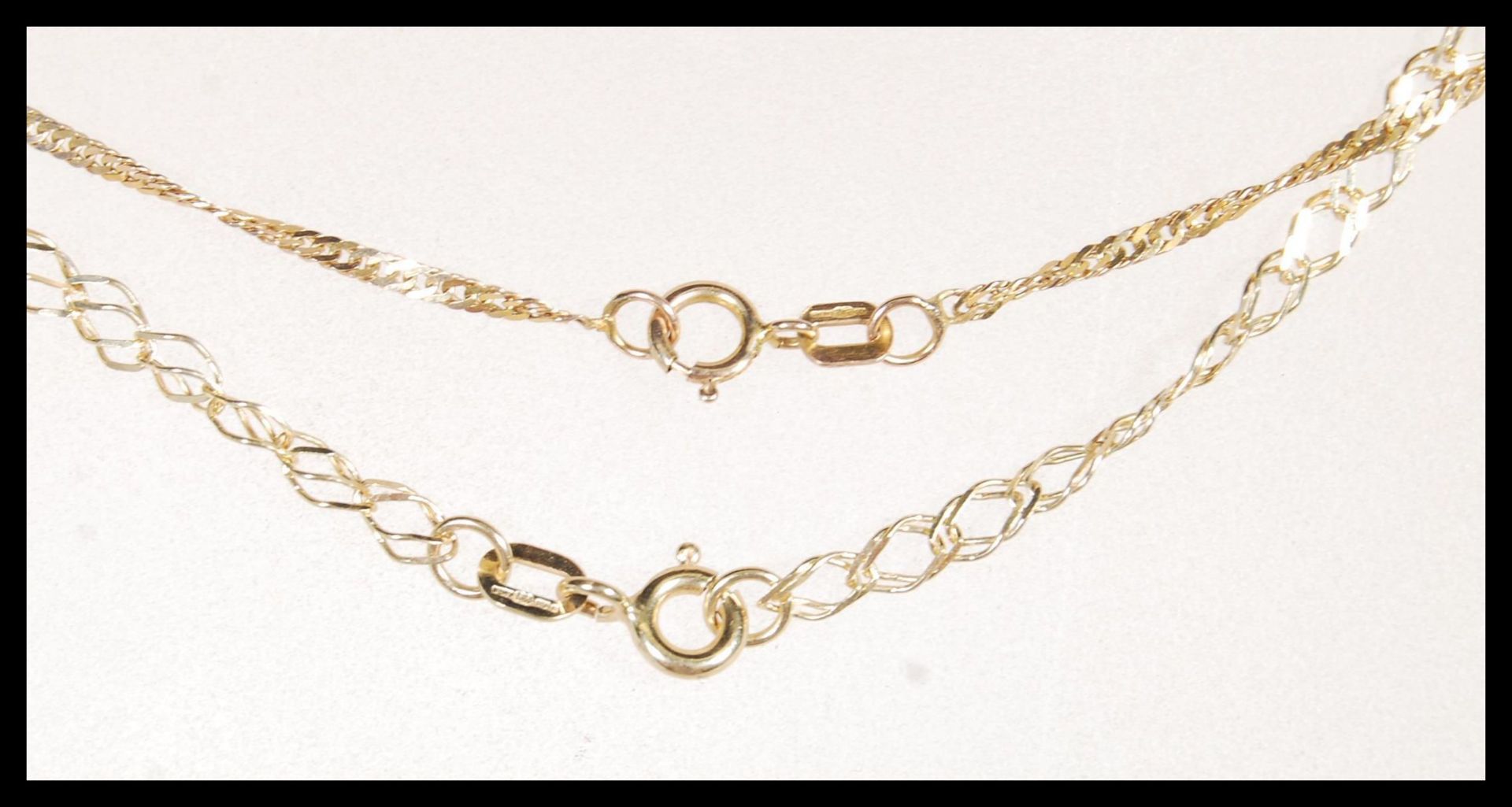 Two stamped 375 9ct gold necklace chains to include a fine link necklace chain along with a - Bild 5 aus 6