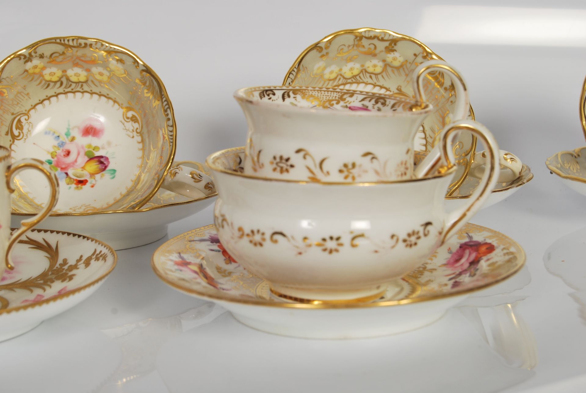 A set of four 19th/20th Century Davenport hand painted cabinet cups and saucers, together with a - Bild 18 aus 21