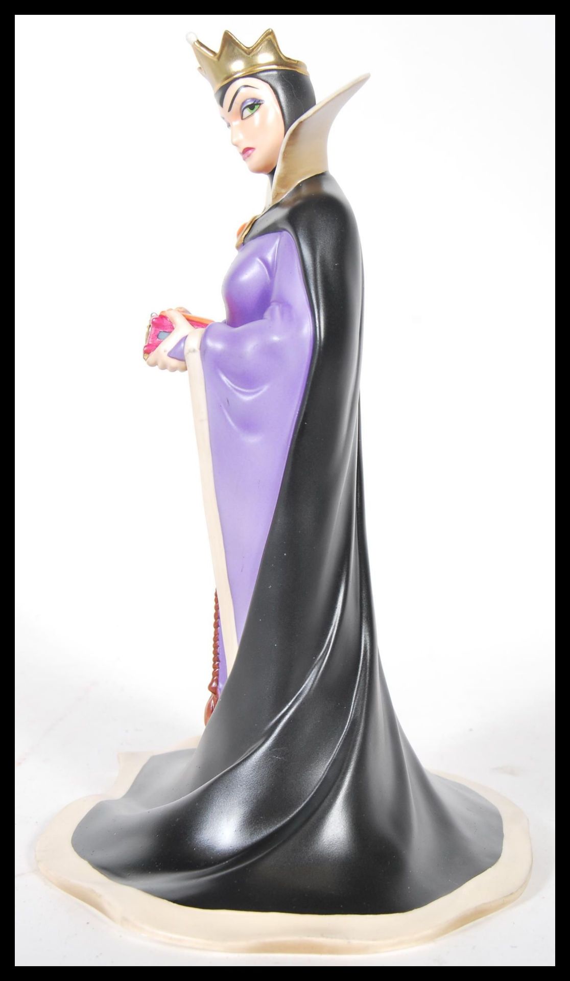 A late 20th Century 1997 Classics Walt Disney Collection figure of the Wicked Queen from Snow - Image 4 of 6