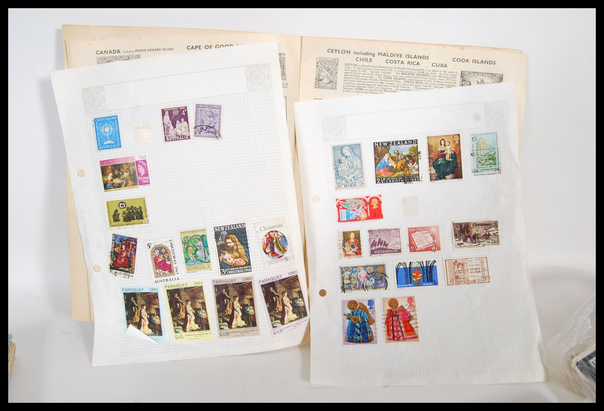 A collection of 20th Century world stamps within three albums and some loose to include early 20th - Bild 7 aus 20