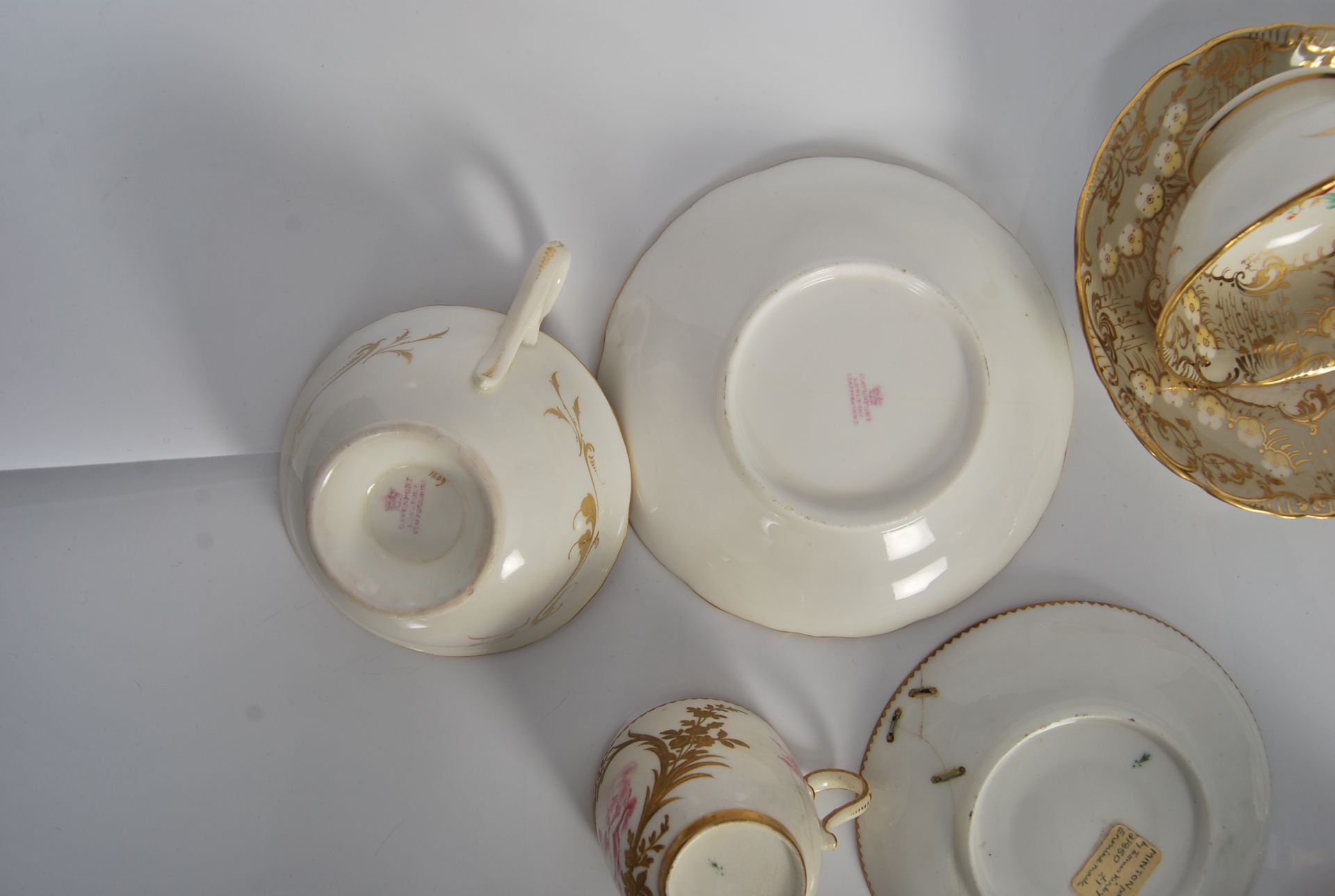 A set of four 19th/20th Century Davenport hand painted cabinet cups and saucers, together with a - Bild 20 aus 21