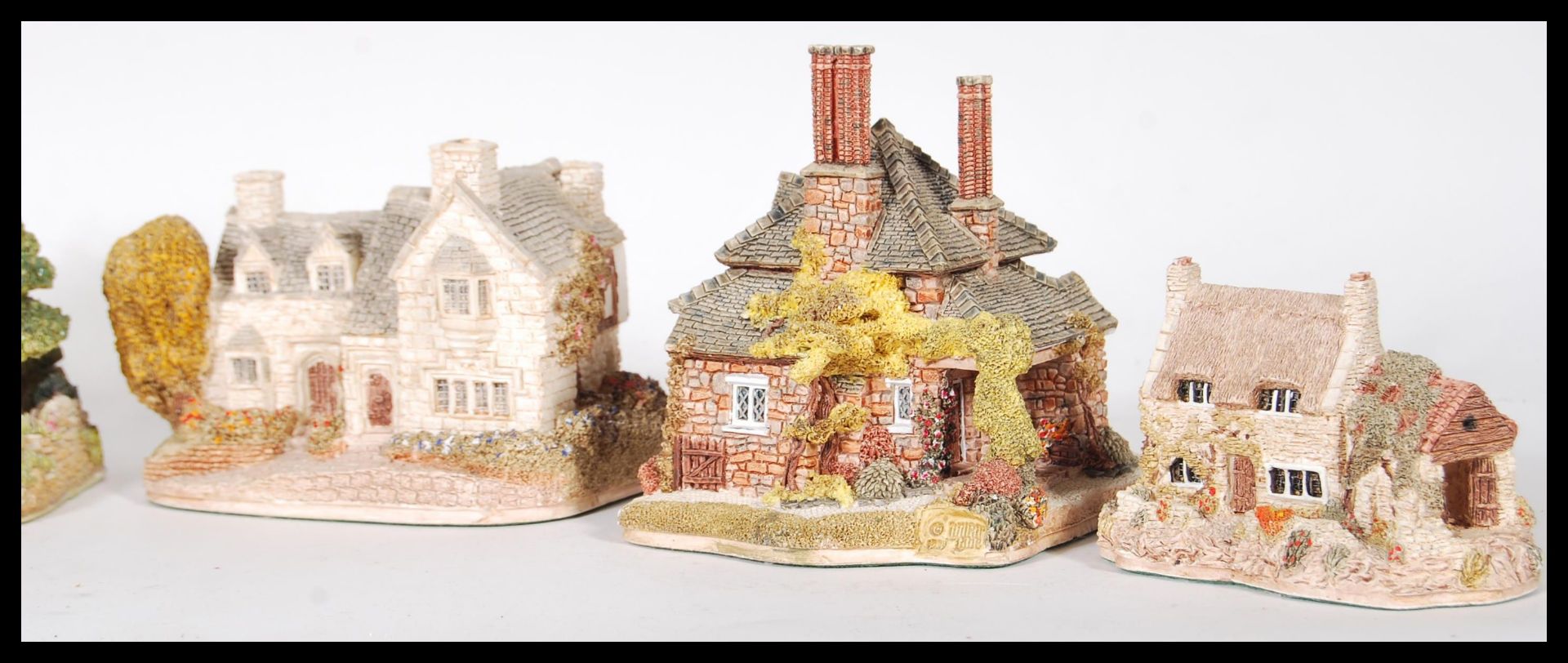 A collection of Lilliput Lane ornaments to include, Cobblers Cottage, Diamond Cottage, Vine Cottage, - Bild 5 aus 8