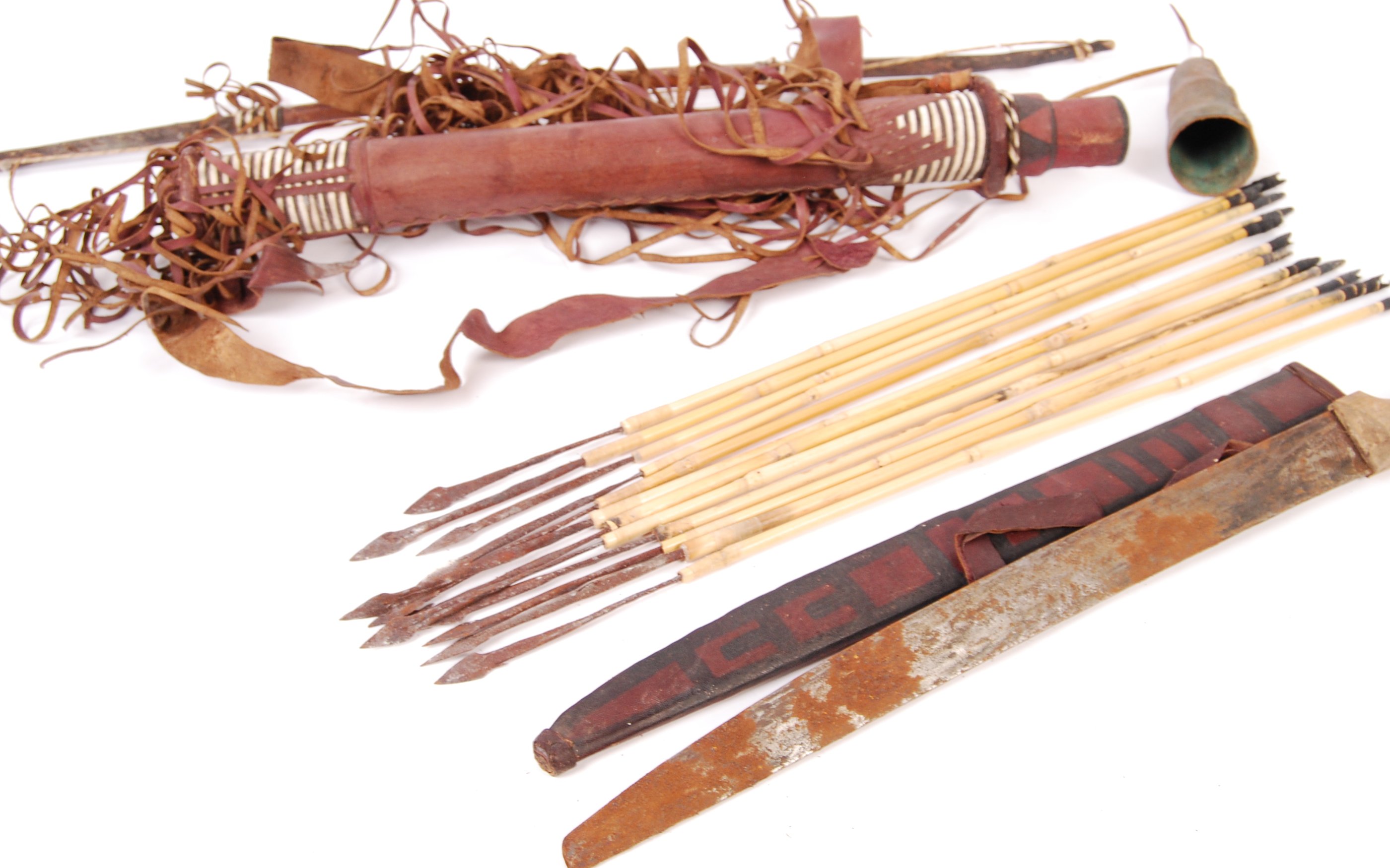 EARLY 20TH CENTURY AFRICAN TRIBAL QUIVER, BOW AND ARROWS - Image 2 of 4