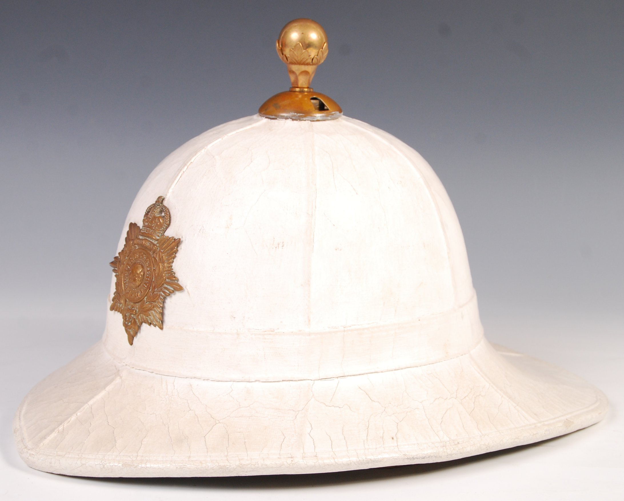 20TH CENTURY ROYAL MARINES PITH / TOPEE HELMET