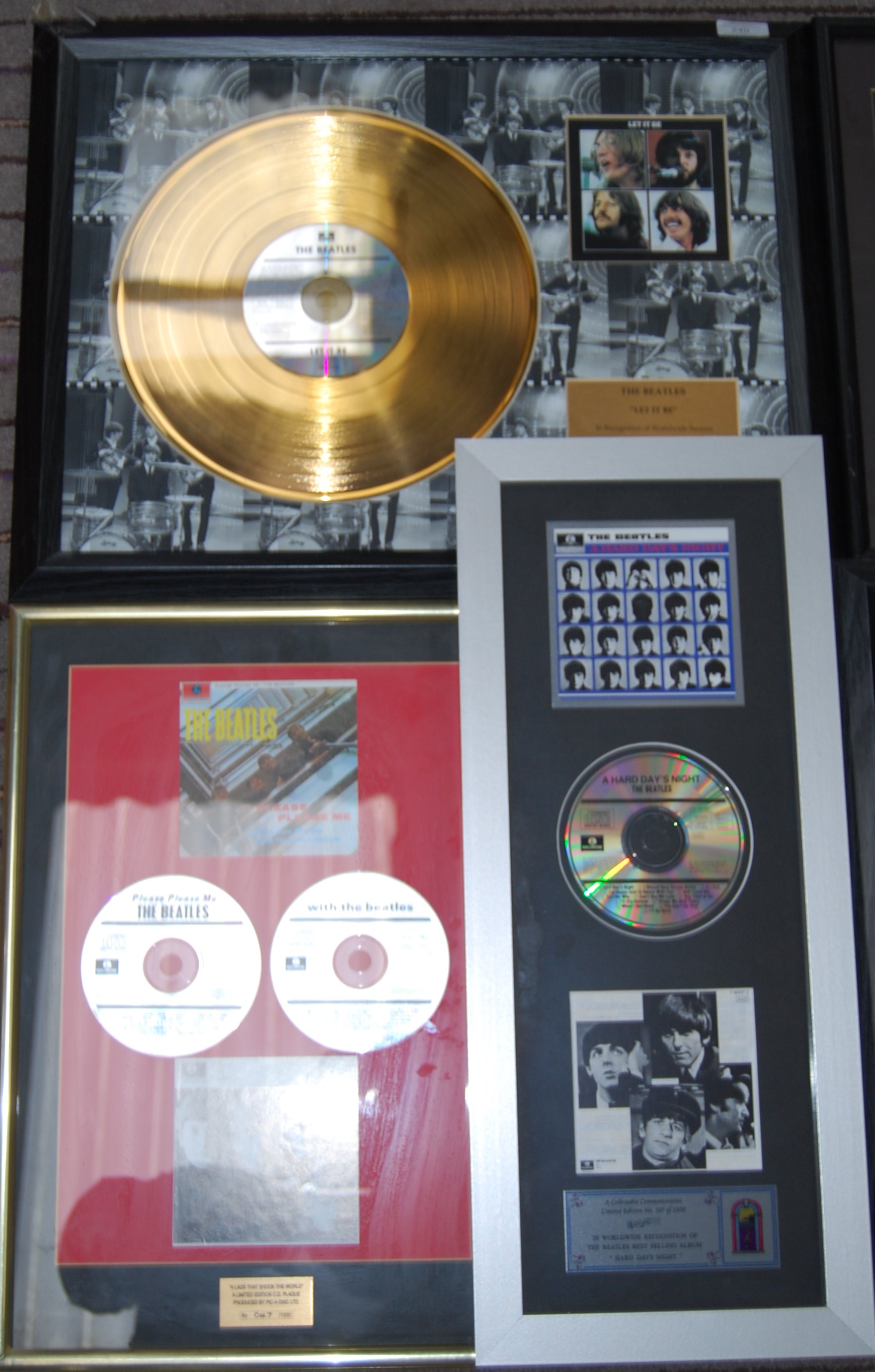 COLLECTION OF ' THE BEATLES ' FRAMED PRESENTATION DISCS - Image 2 of 3