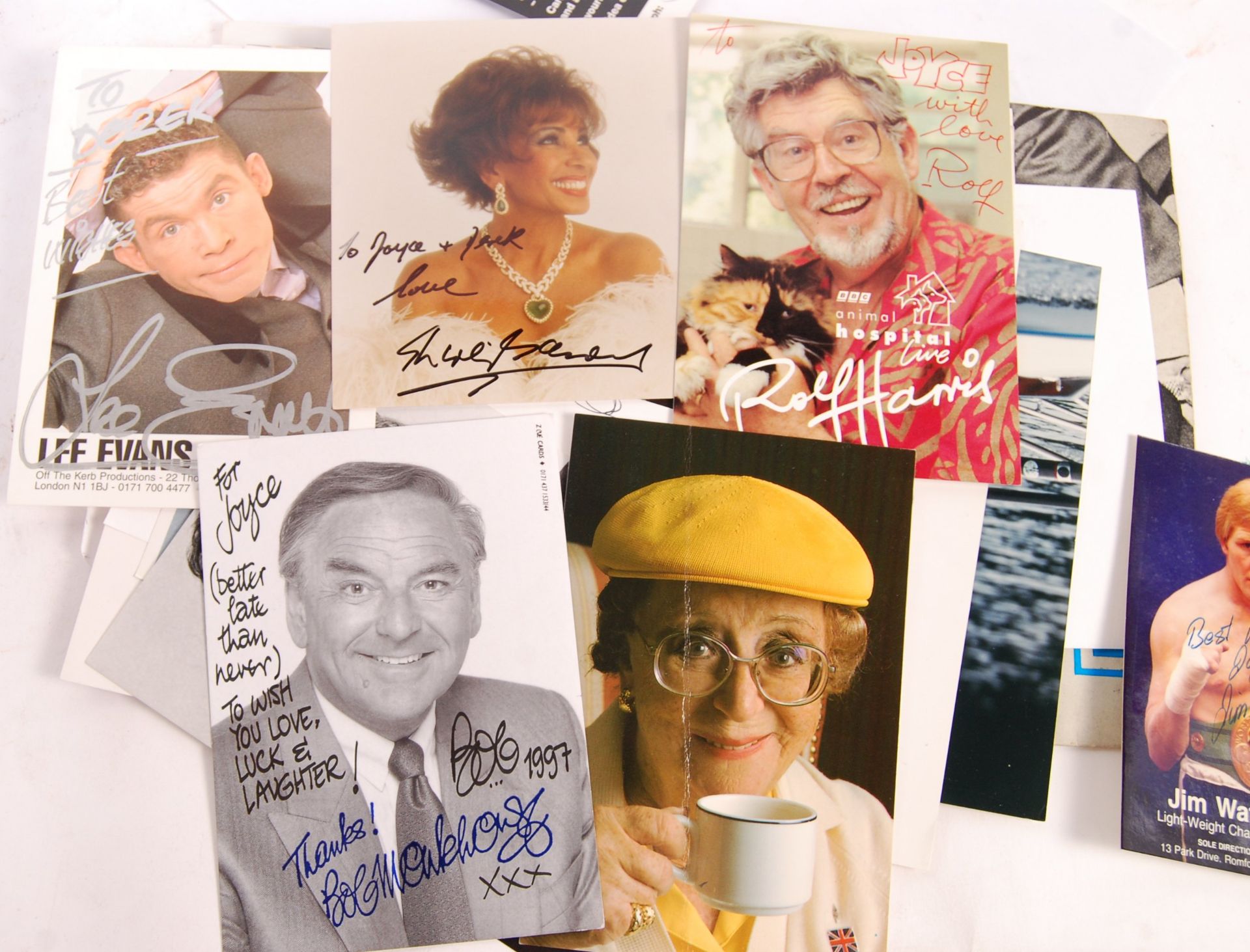 ASSORTED COLLECTION OF AUTOGRAPHS - TV & SPORTS - Bild 11 aus 15