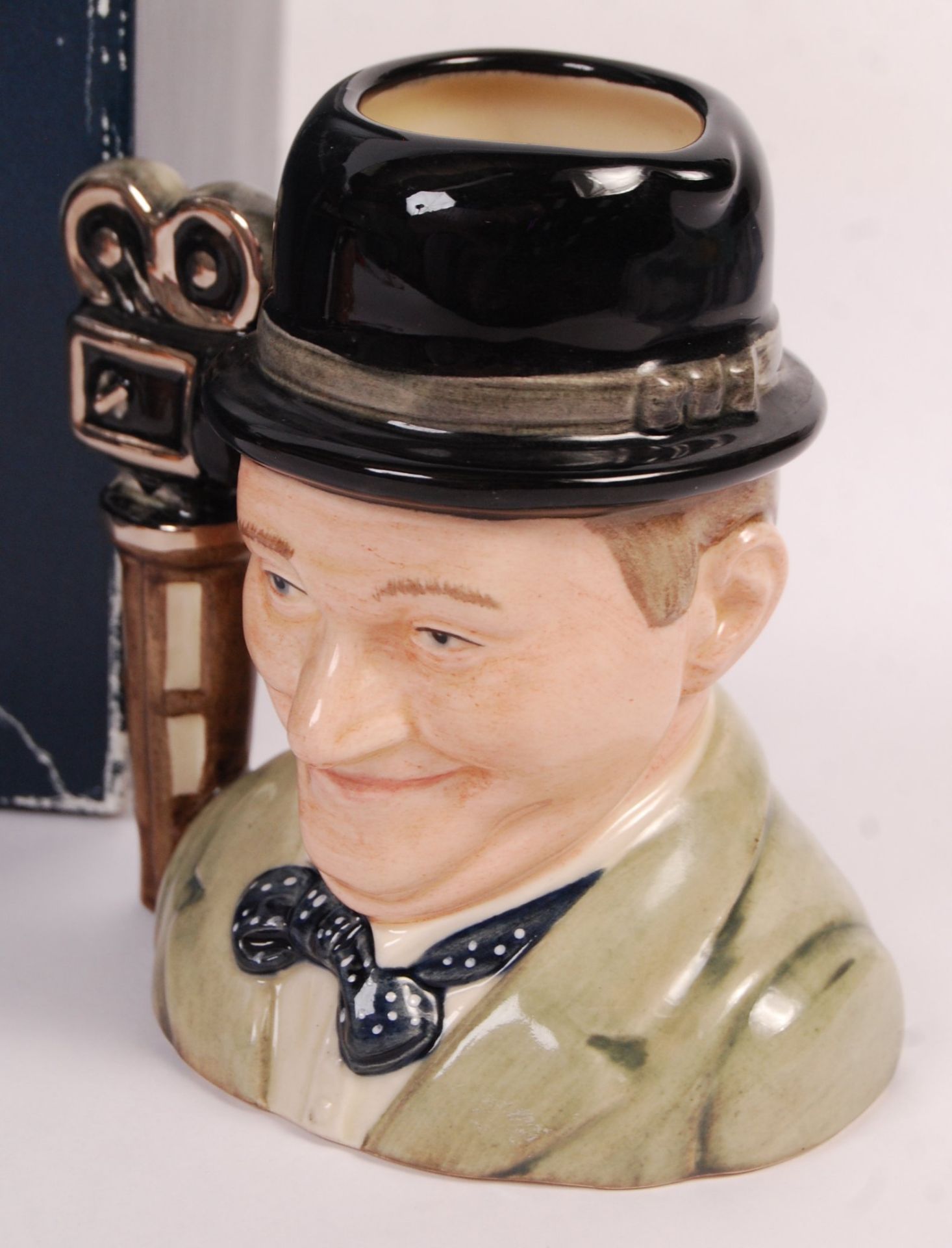 PAIR OF VINTAGE ROYAL DOULTON LAUREL & HARDY CERAMIC JUGS - Image 3 of 6