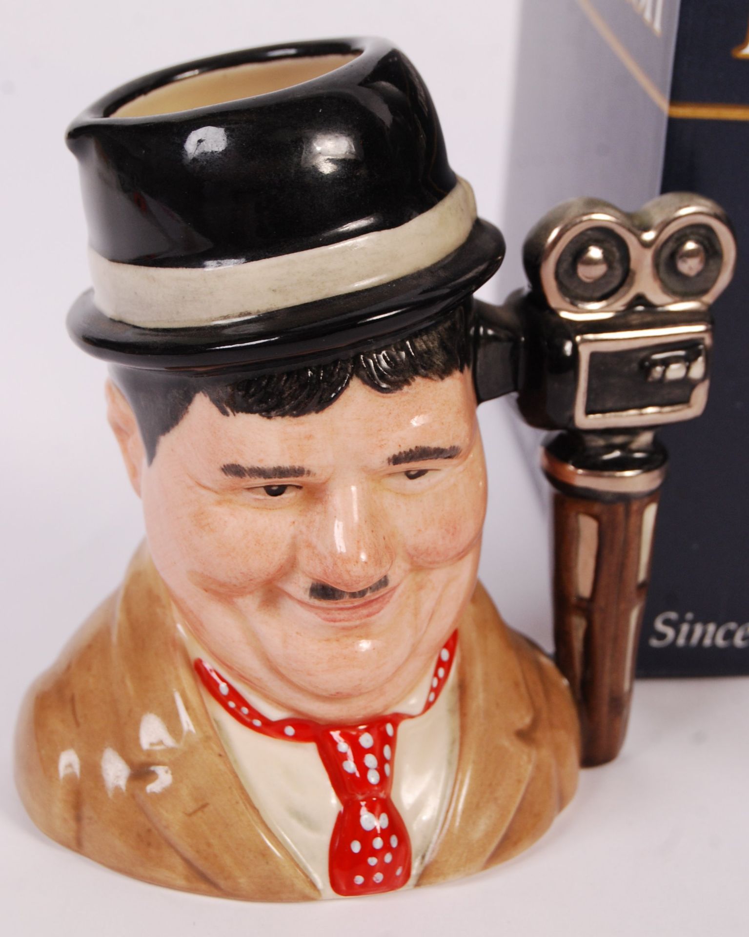 PAIR OF VINTAGE ROYAL DOULTON LAUREL & HARDY CERAMIC JUGS - Image 2 of 6