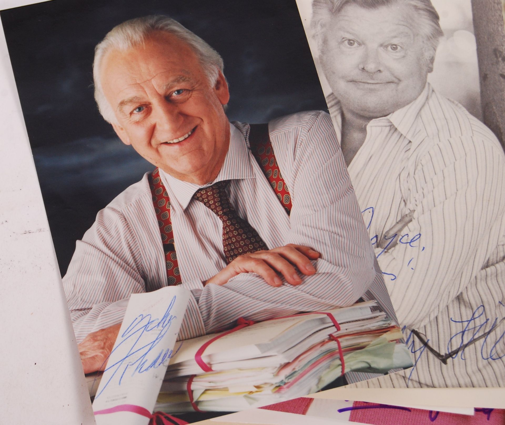 BRITISH COMEDY AUTOGRAPH COLLECTION - RONNIE BARKE - Image 5 of 5
