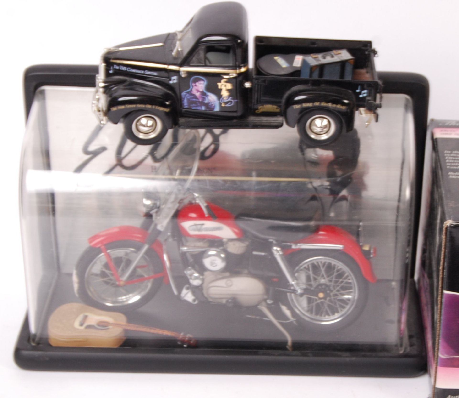 ELVIS PRESLEY ASSORTED SCALE DIECAST LIMITED EDITION MODELS - Bild 2 aus 3