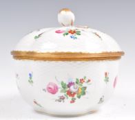 EARLY 19TH CENTURY PORCELAIN BOX POSSIBLY SWANSEA
