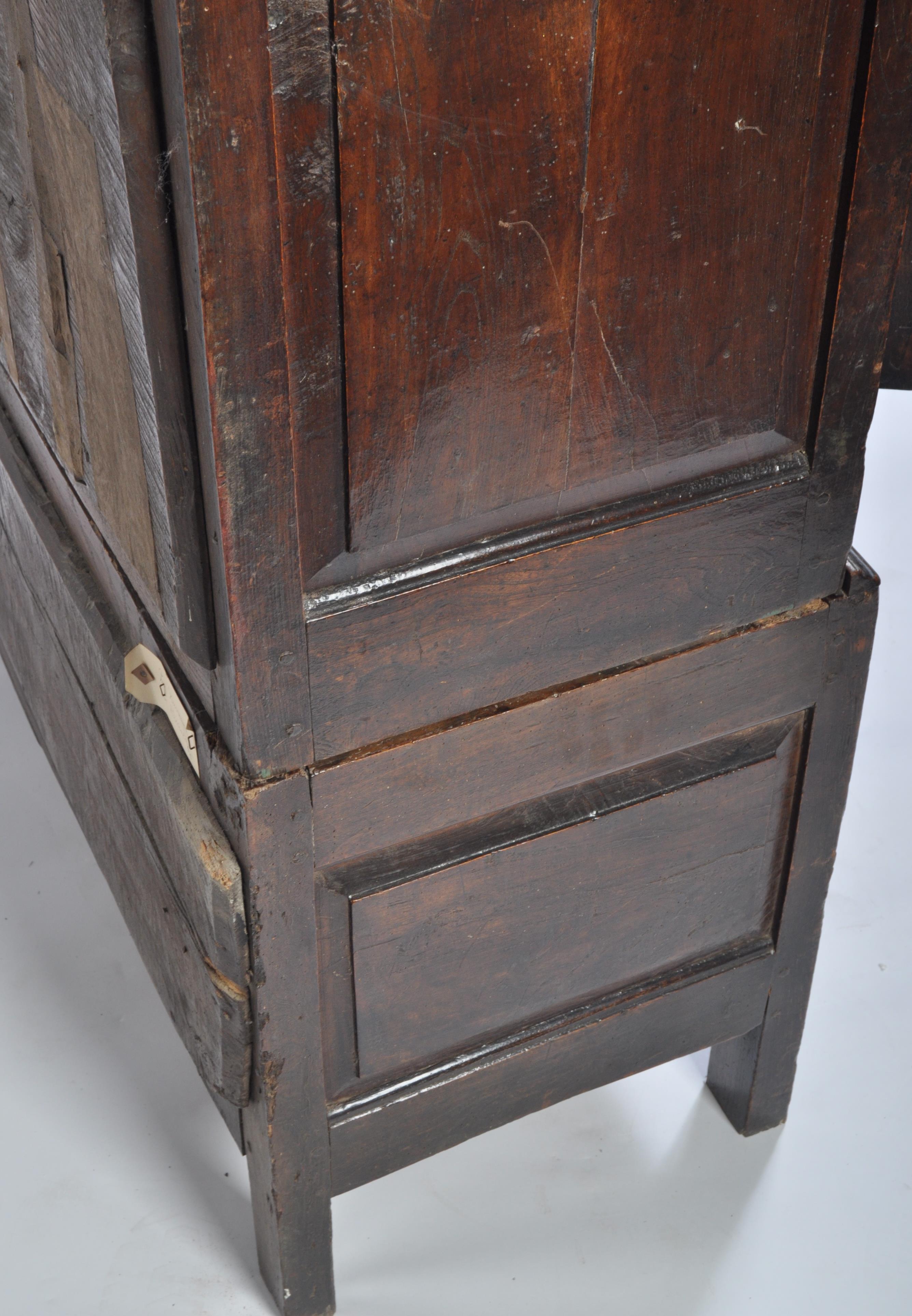 17TH / 18TH CENTURY COUNTRY OAK LIVERY CUPBOARD - Image 9 of 10