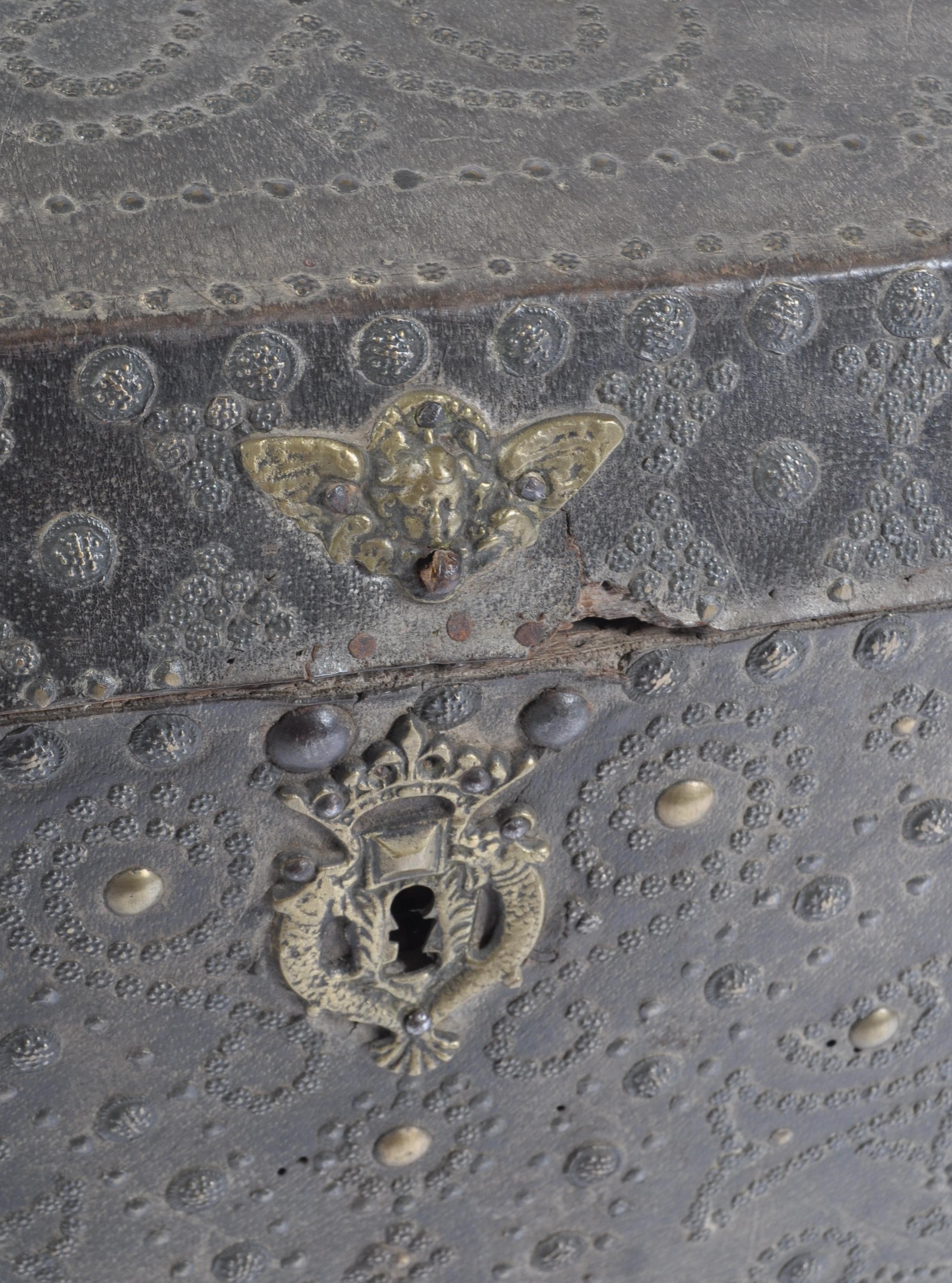 BELIEVED 18TH CENTURY QUEEN ANNE LEATHER AND STUD - Image 6 of 7