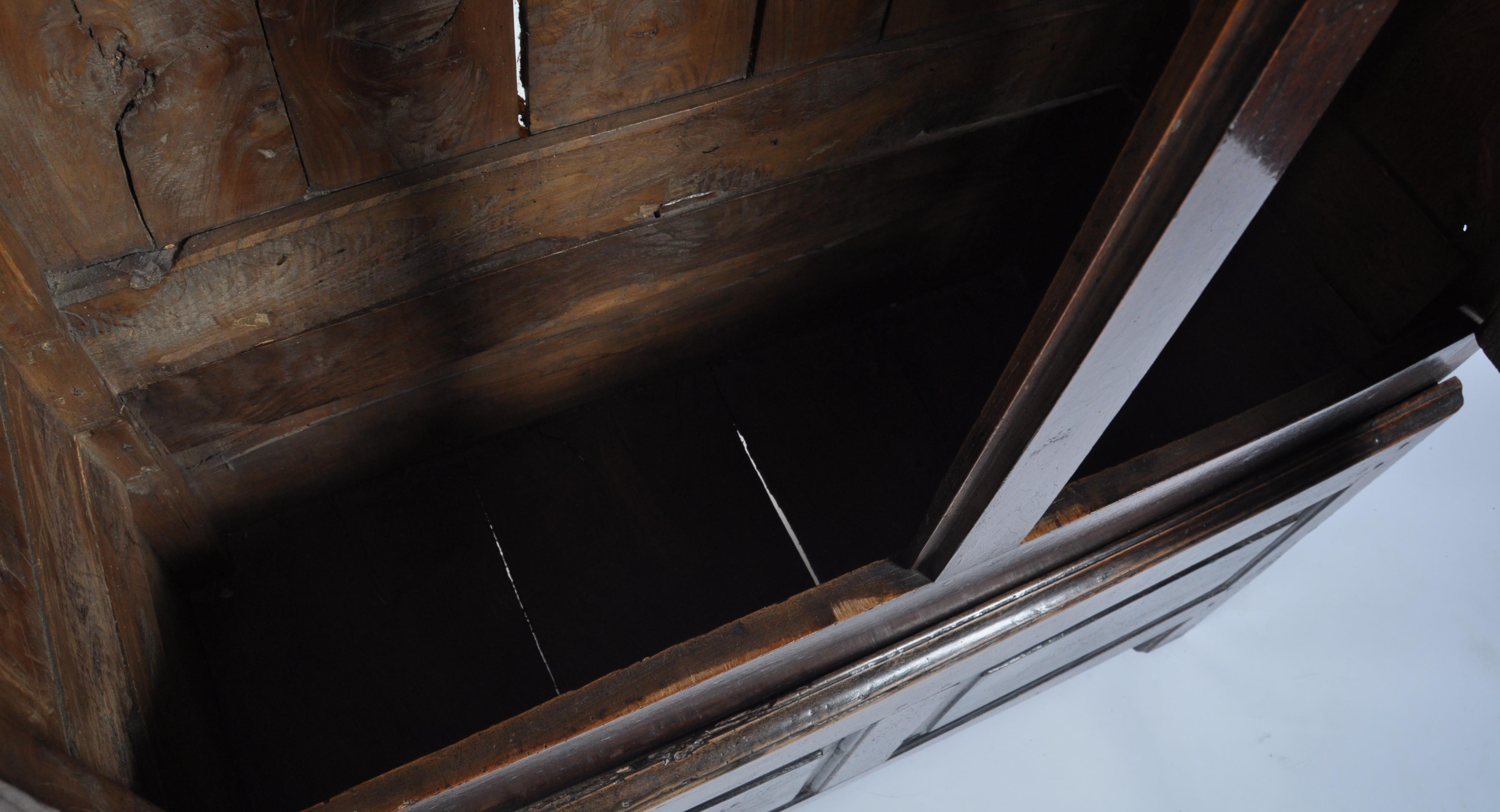 17TH / 18TH CENTURY COUNTRY OAK LIVERY CUPBOARD - Image 8 of 10