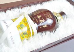RARE CHINESE CATERPILLAR FUNGUS WINE IN PRESENTATI