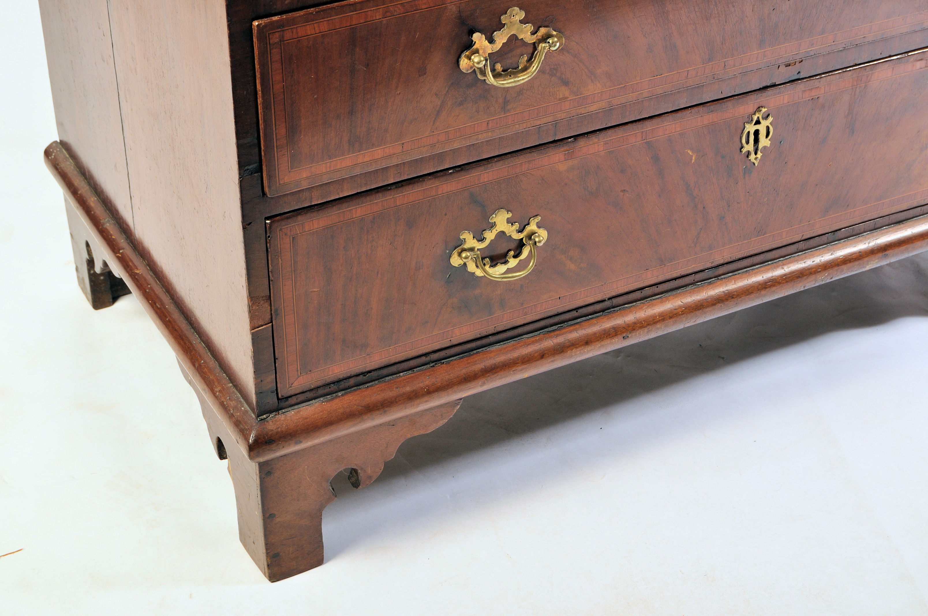 A GEORGE III 18TH CENTURY MAHOGANY INLAID BUREAU B - Image 8 of 8