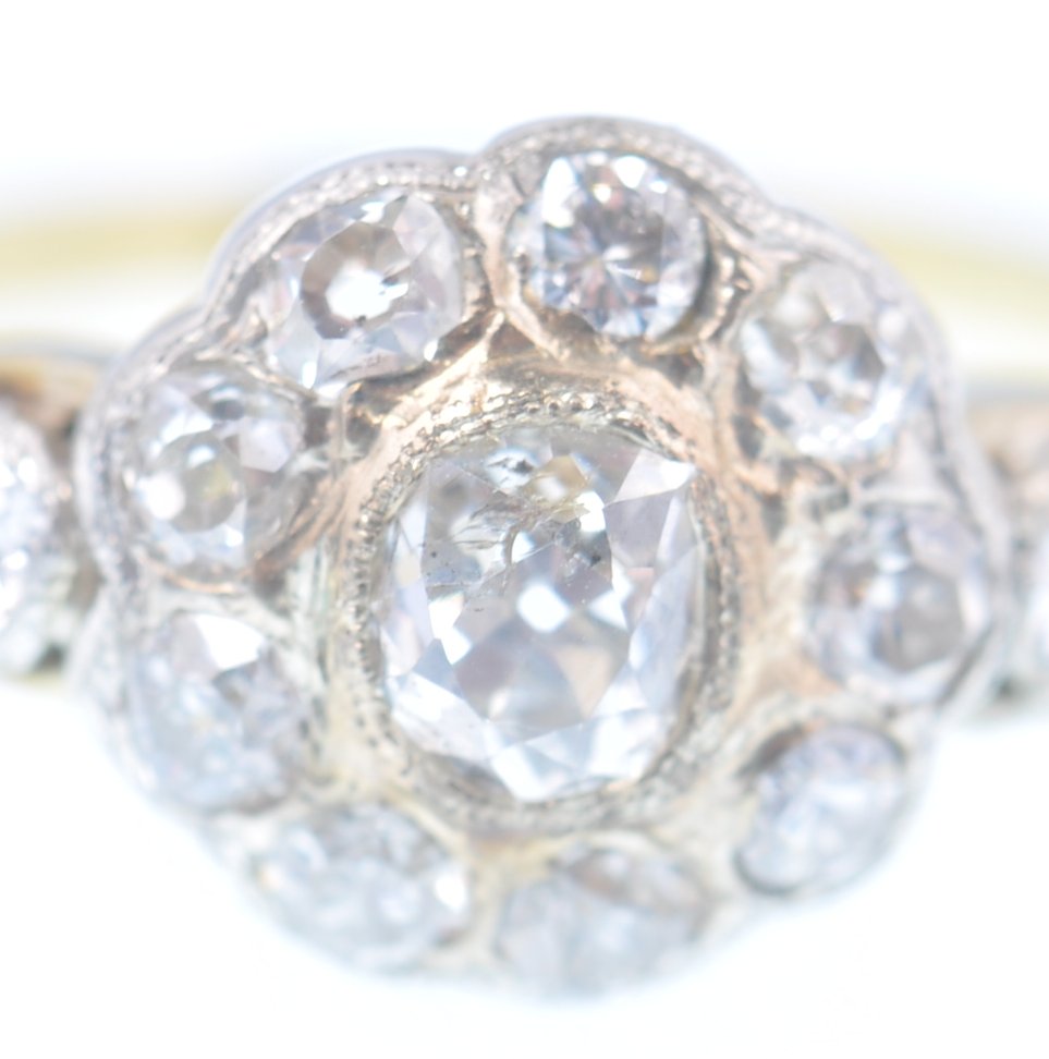 18CT GOLD AND DIAMOND CLUSTER RING - Image 5 of 6