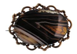 VICTORIAN 9CT GOLD AND AGATE LARGE BROOCH